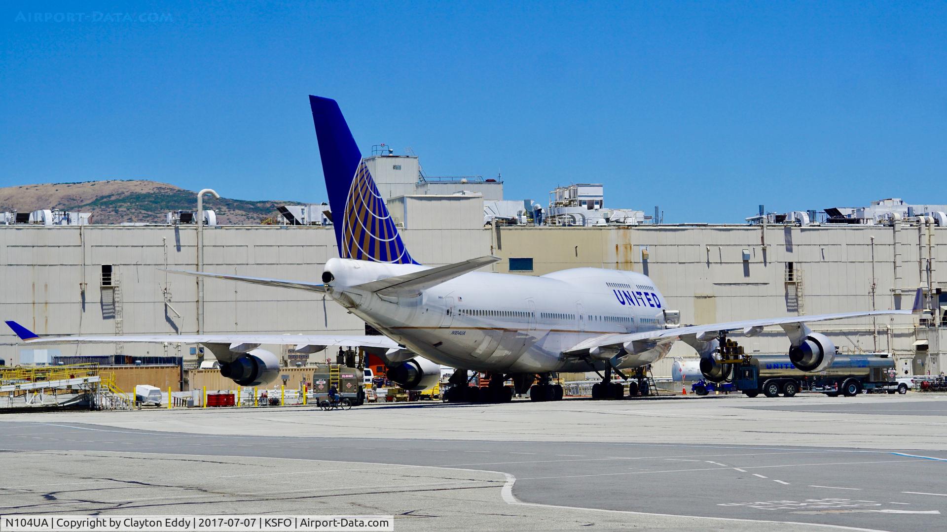N104UA, 1998 Boeing 747-422 C/N 26902, SFO 2017.