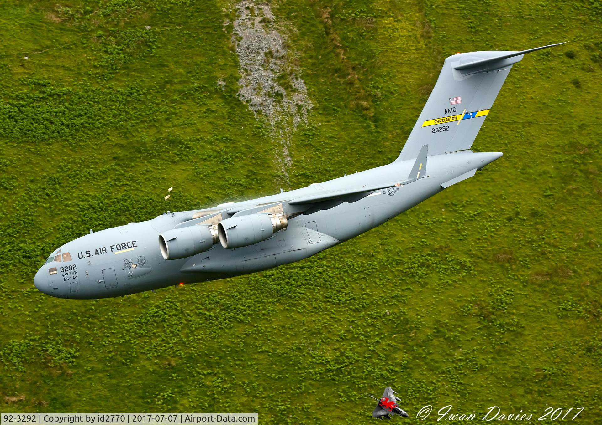 92-3292, 1992 McDonnell Douglas C-17A Globemaster III C/N P-12, First C17 in the Mach Loop