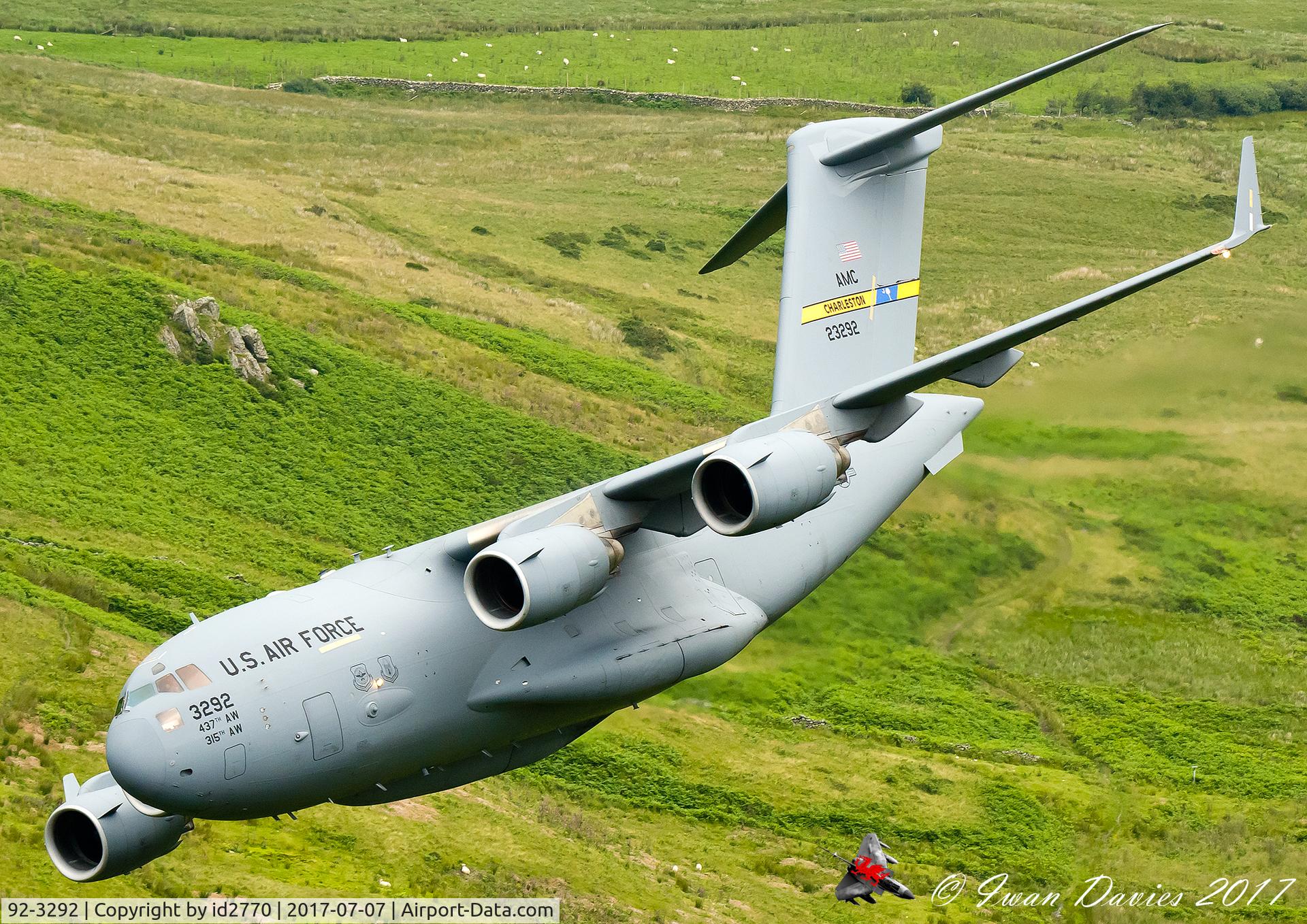 92-3292, 1992 McDonnell Douglas C-17A Globemaster III C/N P-12, First C17 in the Mach Loop