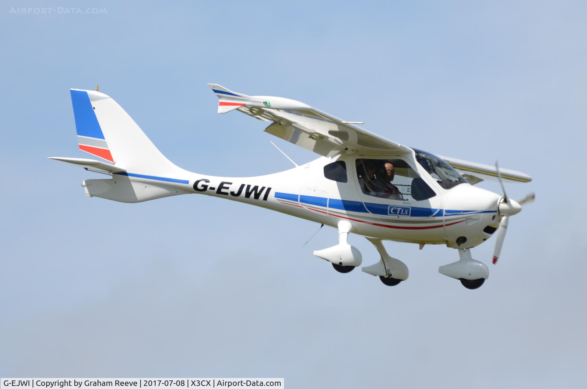 G-EJWI, 2009 Flight Design CTLS C/N F-09-07-11, Landing at Northrepps.