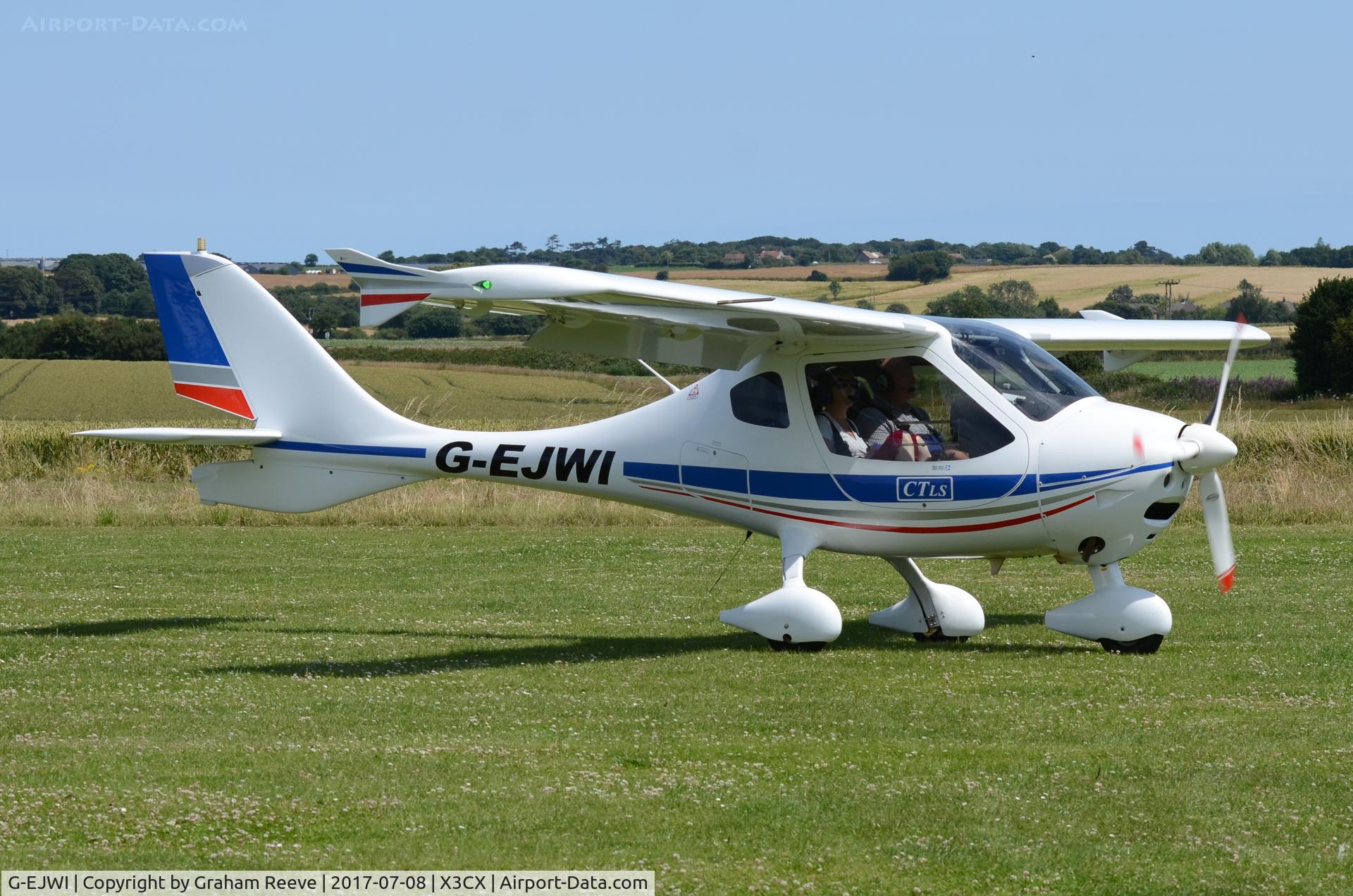 G-EJWI, 2009 Flight Design CTLS C/N F-09-07-11, Just landed at Northrepps.