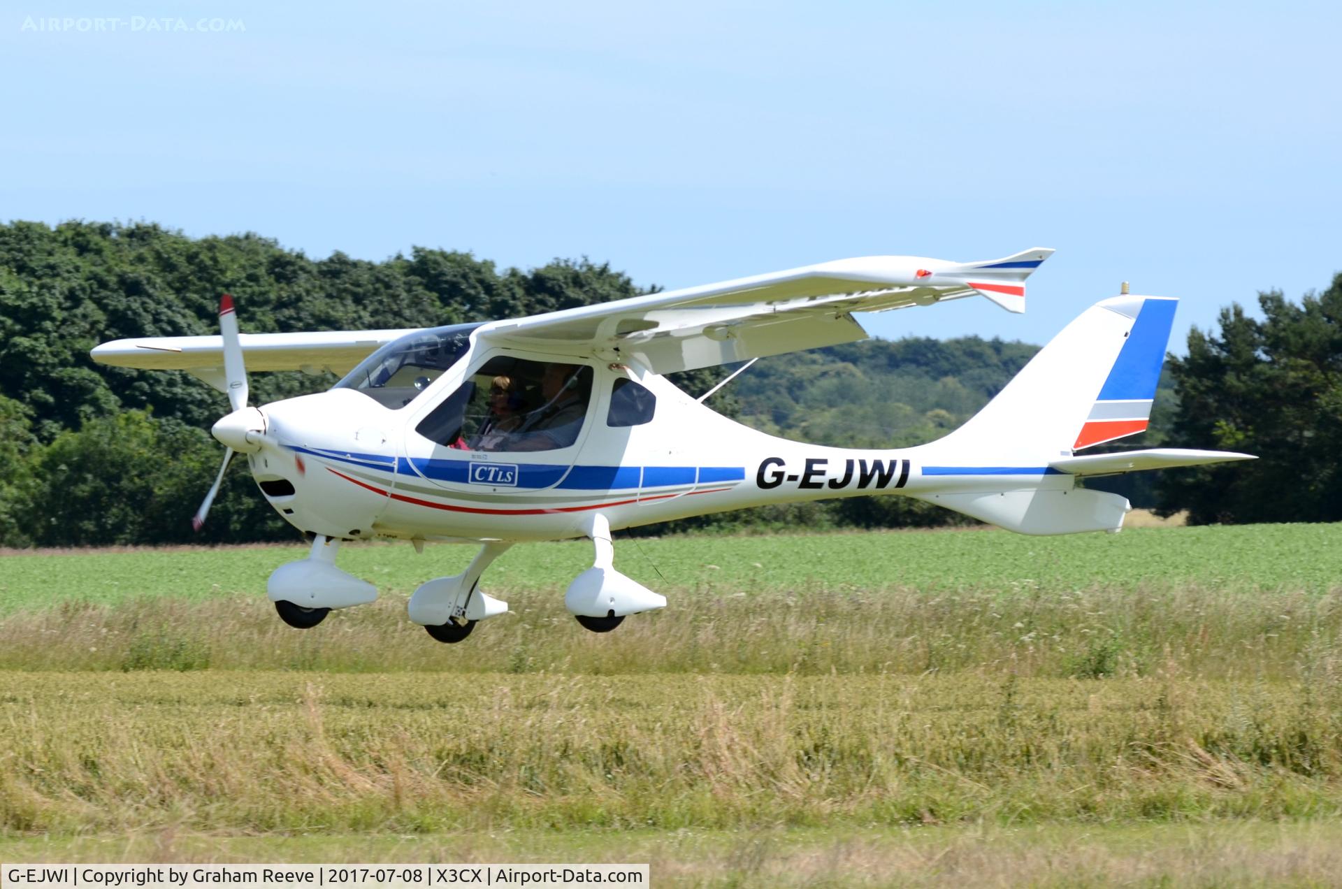 G-EJWI, 2009 Flight Design CTLS C/N F-09-07-11, Landing at Northrepps.