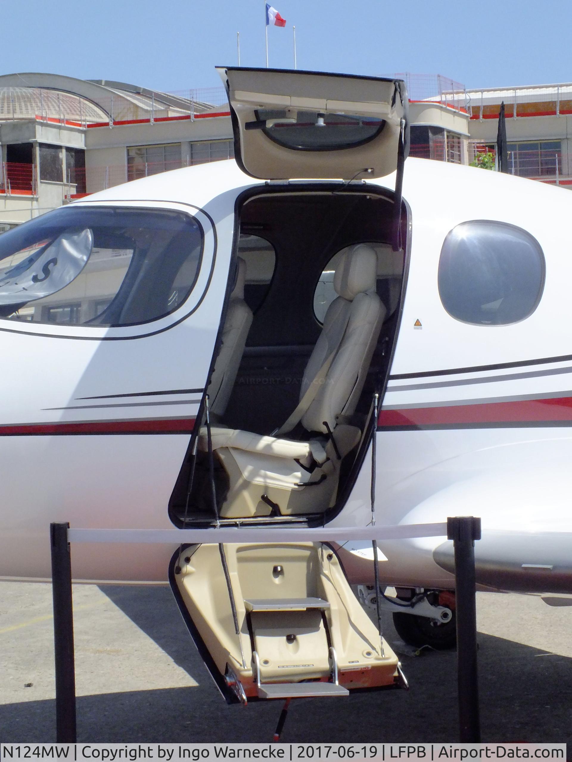N124MW, 2017 Cirrus SF50 Vision C/N 0009, Cirrus SF50 Vision Jet at the Aerosalon 2017, Paris