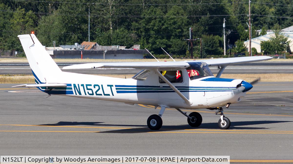 N152LT, 1981 Cessna 152 C/N 15285262, Taxing