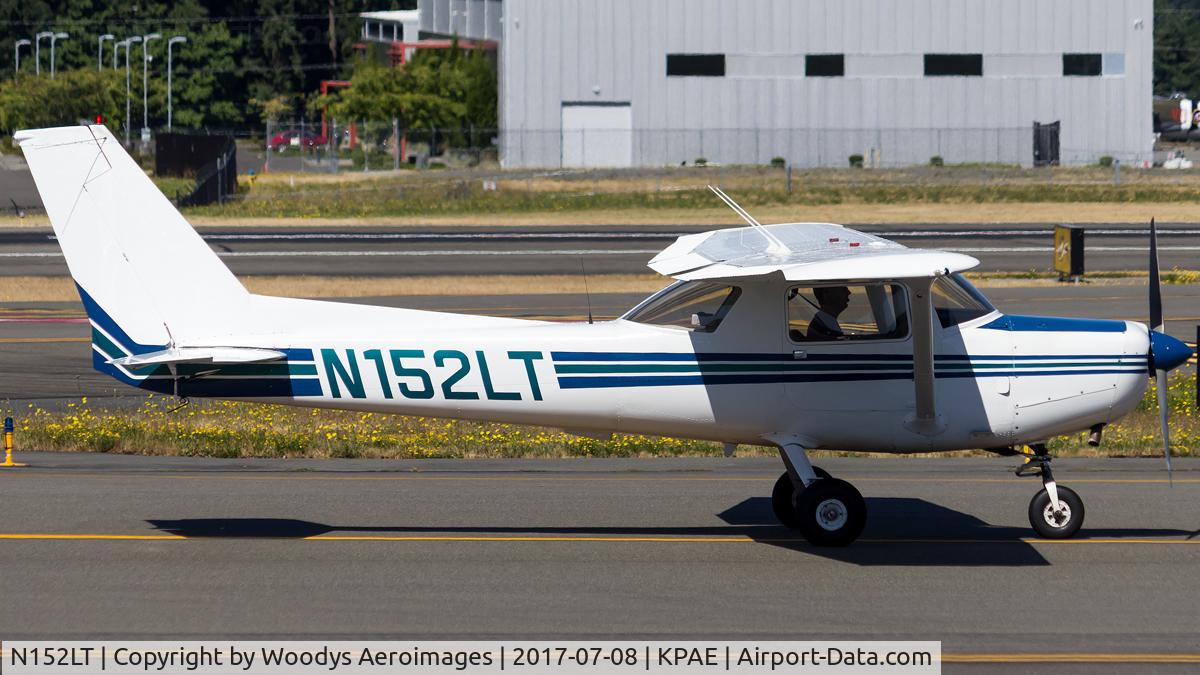 N152LT, 1981 Cessna 152 C/N 15285262, Taxing