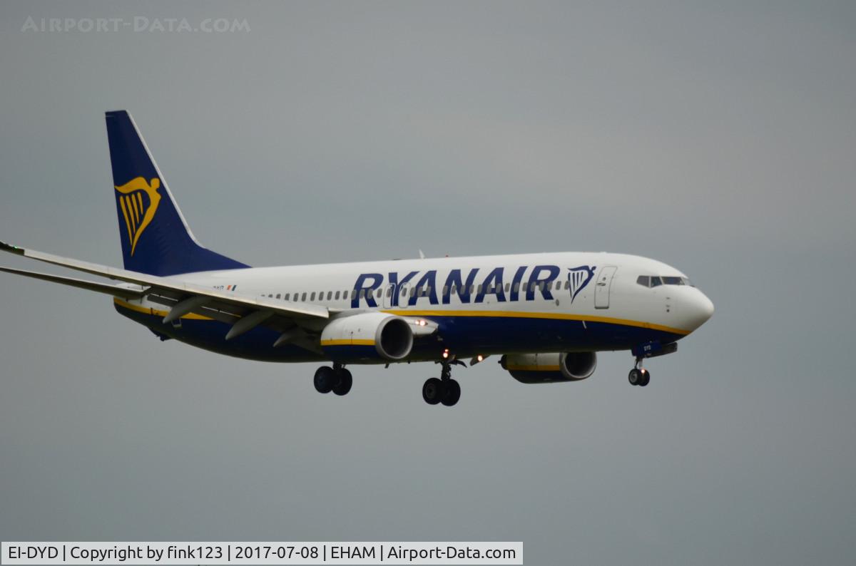 EI-DYD, 2008 Boeing 737-8AS C/N 33632, RYANAIR LANDING
