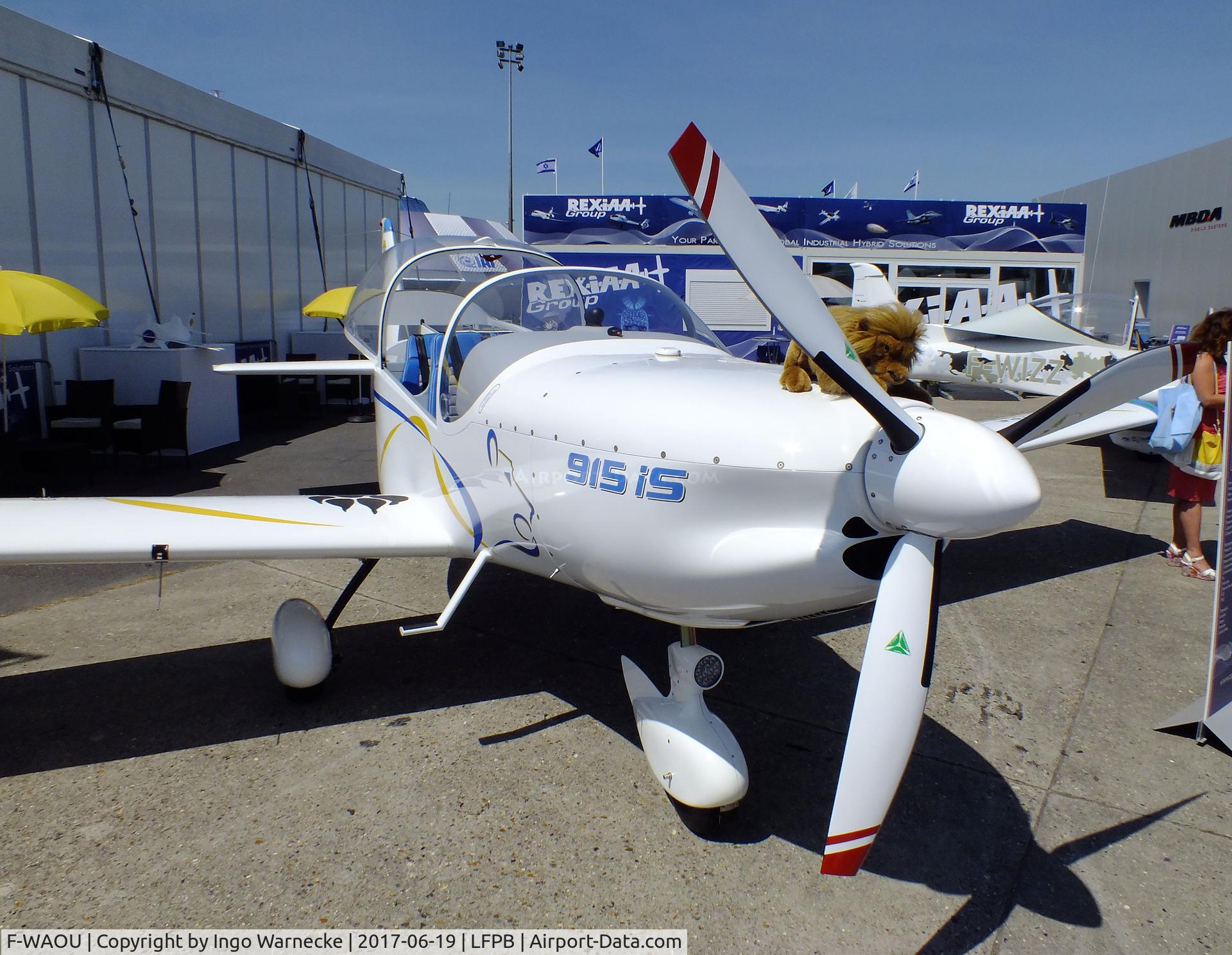 F-WAOU, 2017 Issoire APM 41 Cheelar 915 iS C/N 001, Issoire APM 41 Cheelar 916 iS at the Aerosalon 2017, Paris