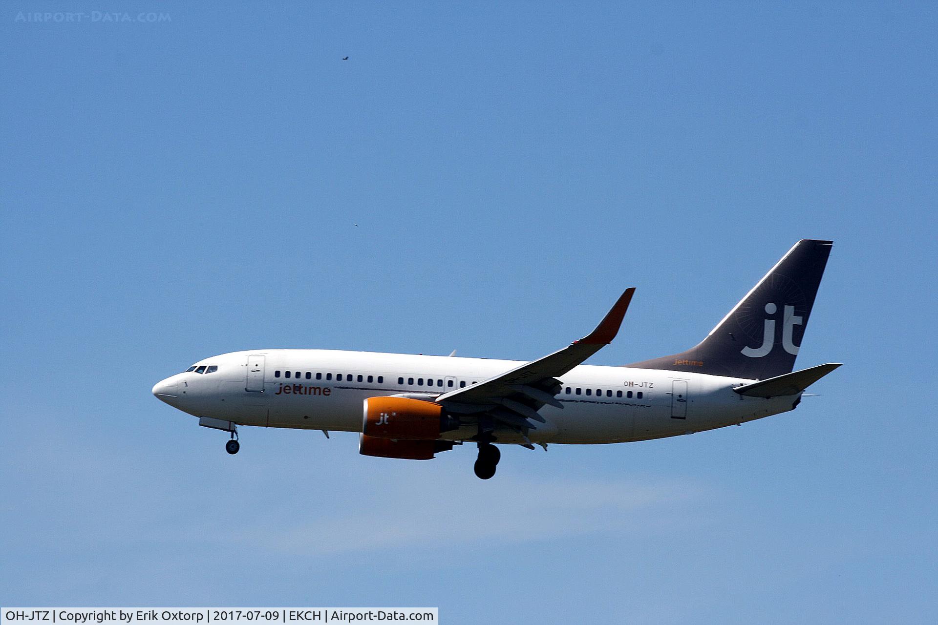 OH-JTZ, 1999 Boeing 737-73S C/N 29083, OH-JTZ landing rw 22L