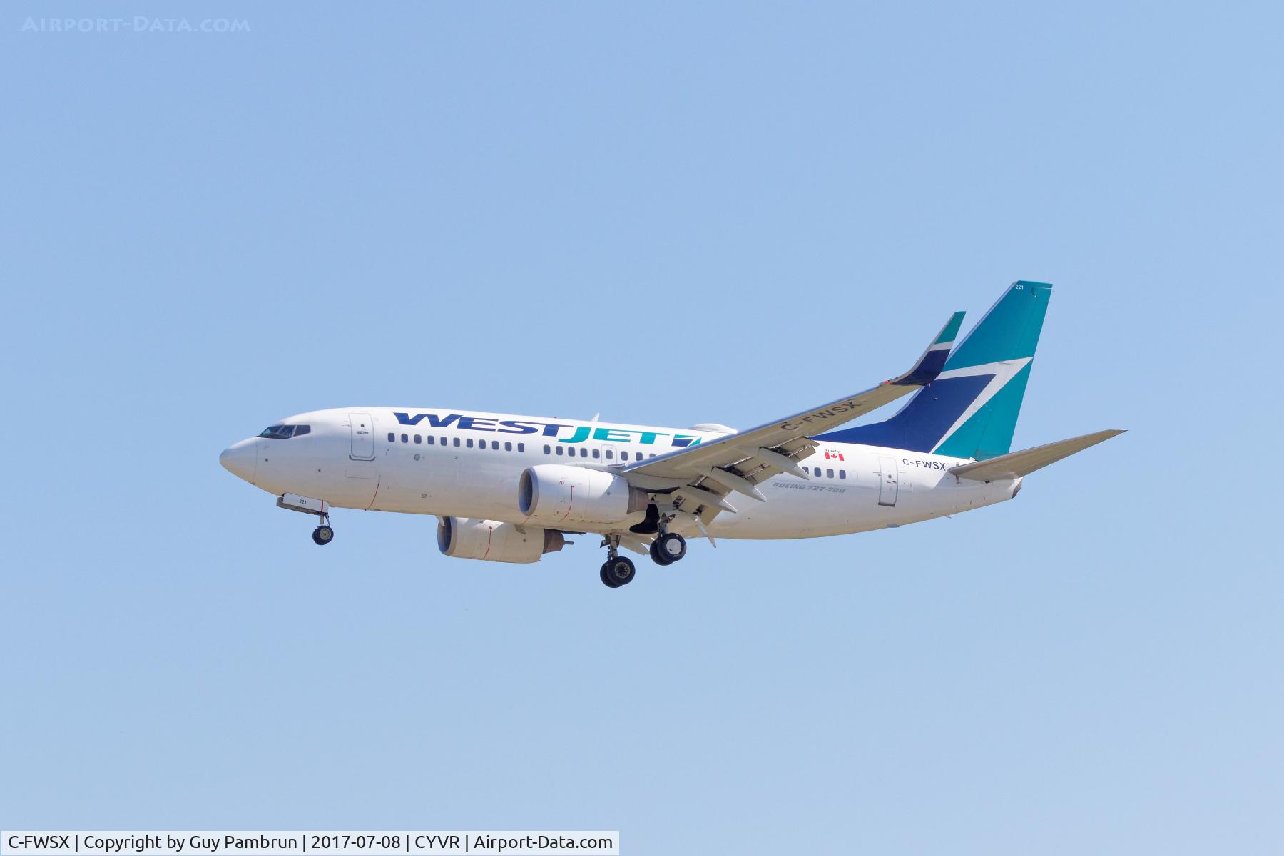 C-FWSX, 2004 Boeing 737-7CT C/N 32761, Landing