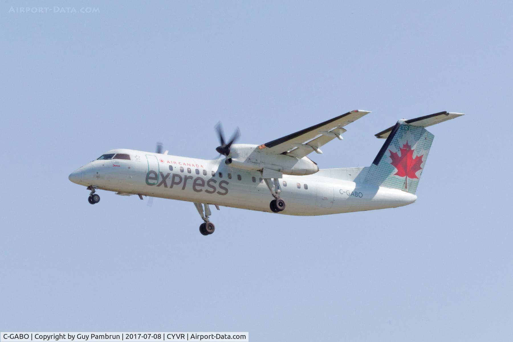 C-GABO, 1990 De Havilland Canada DHC-8-311 Dash 8 C/N 248, Landing