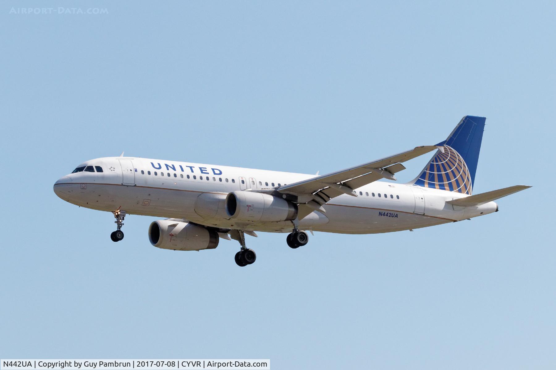 N442UA, 1998 Airbus A320-232 C/N 780, Landing