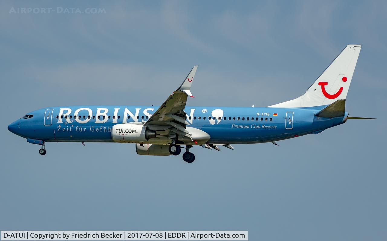 D-ATUI, 2011 Boeing 737-8K5 C/N 37252, on final RW27, inbound from Palma