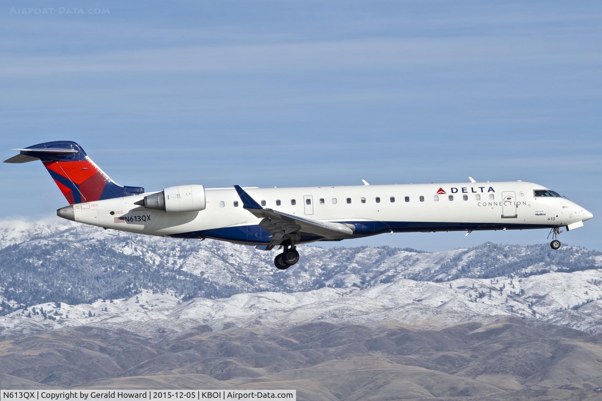 N613QX, 2002 Bombardier CRJ-701 (CL-600-2C10) Regional Jet C/N 10045, Landing RWY 10L.