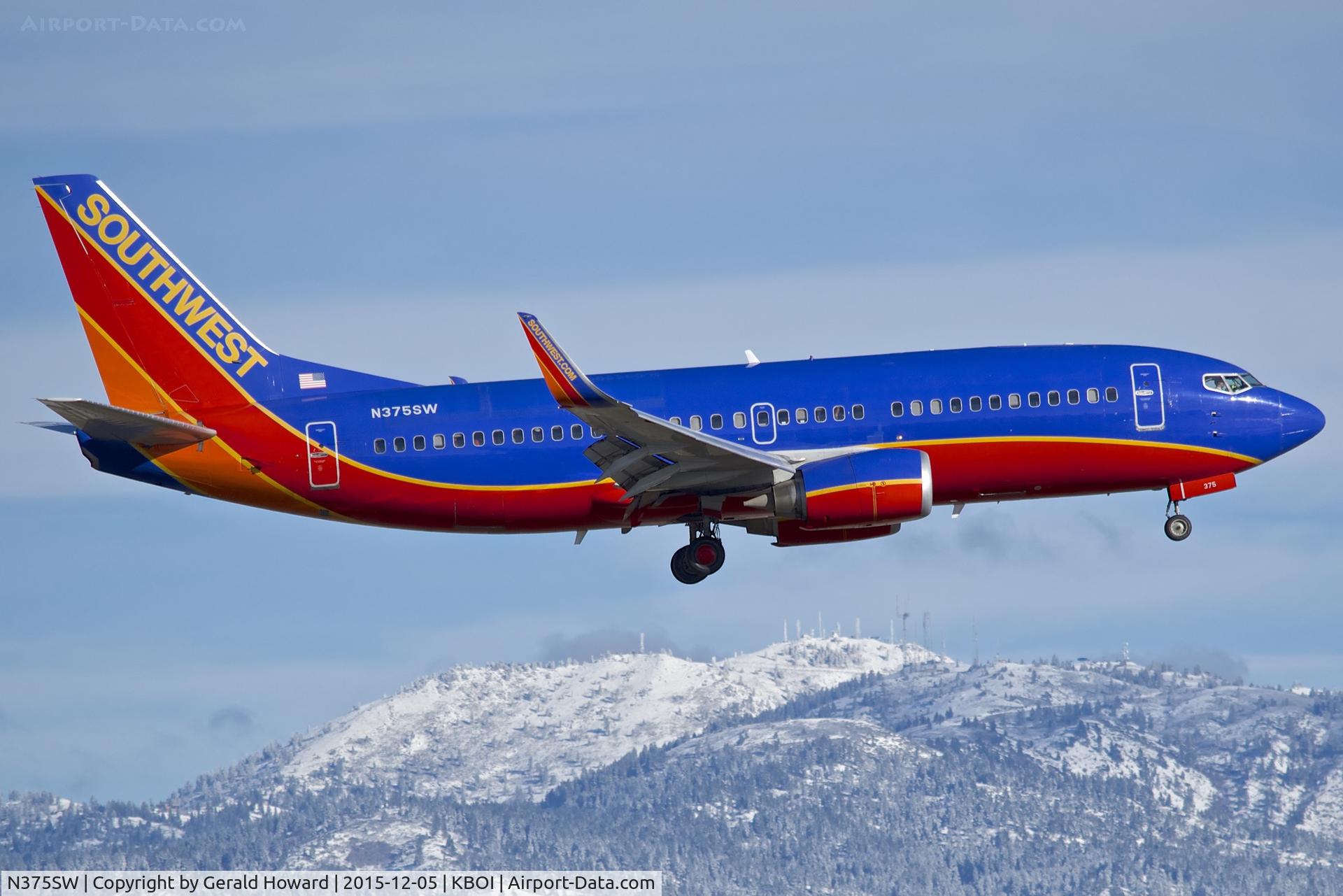 N375SW, 1993 Boeing 737-3H4 C/N 26583, Landing RWY 10L.