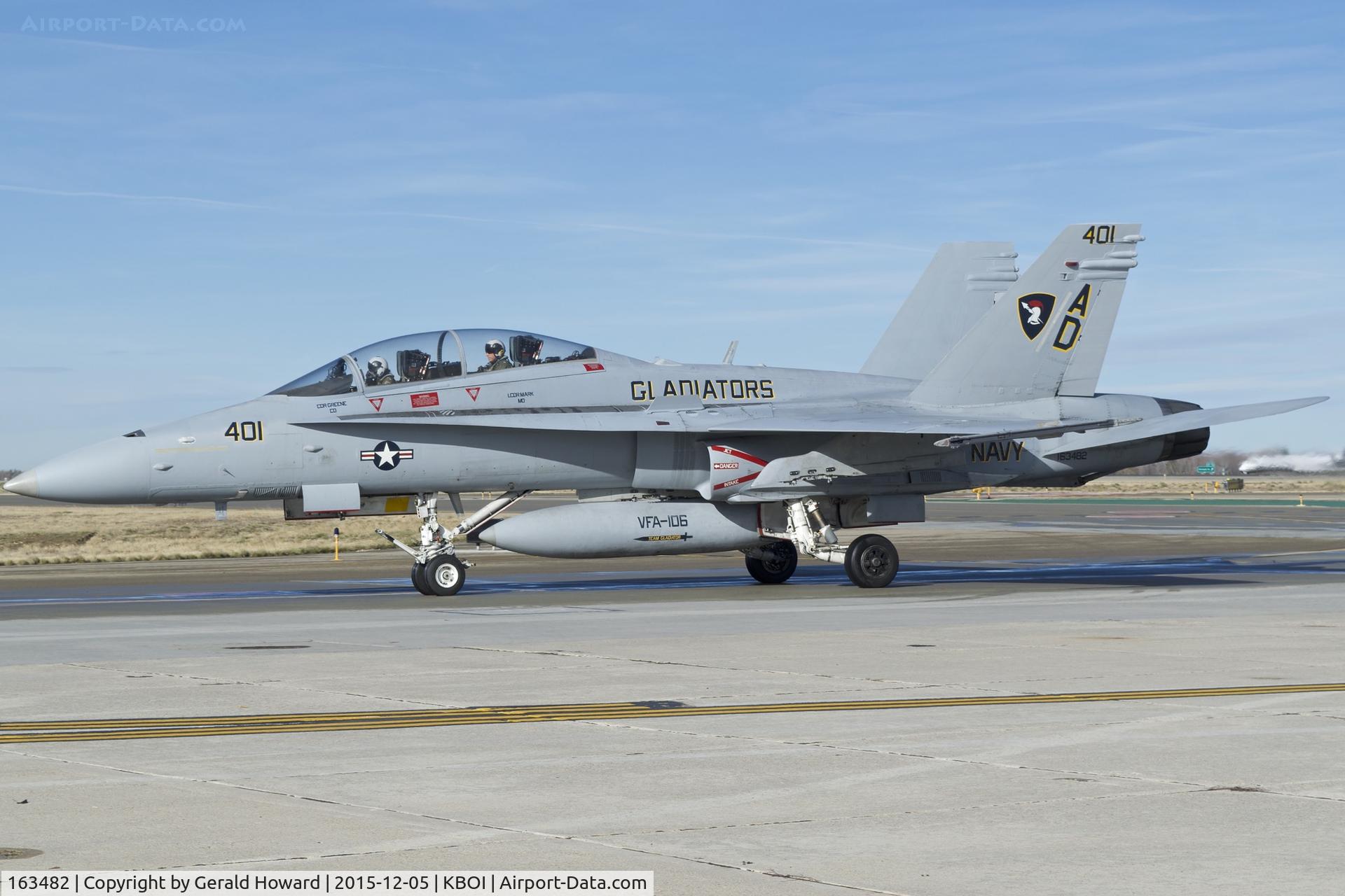 163482, 1988 McDonnell Douglas F/A-18D Hornet C/N 0713/D015, Taxiing to south GA ramp.  VFA-106 