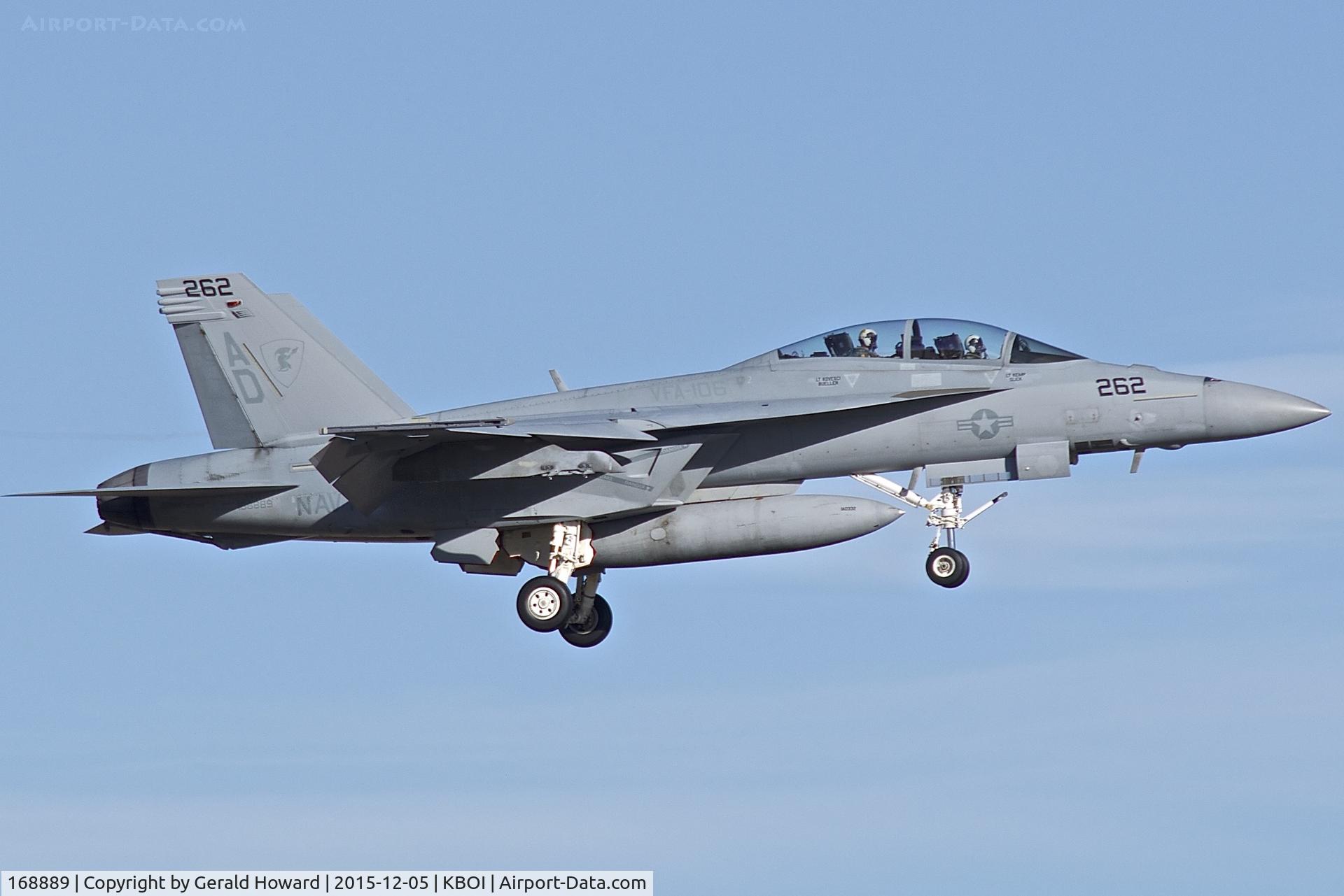 168889, Boeing F/A-18F Super Hornet C/N F270, Landing RWY 10R. VFA-106 