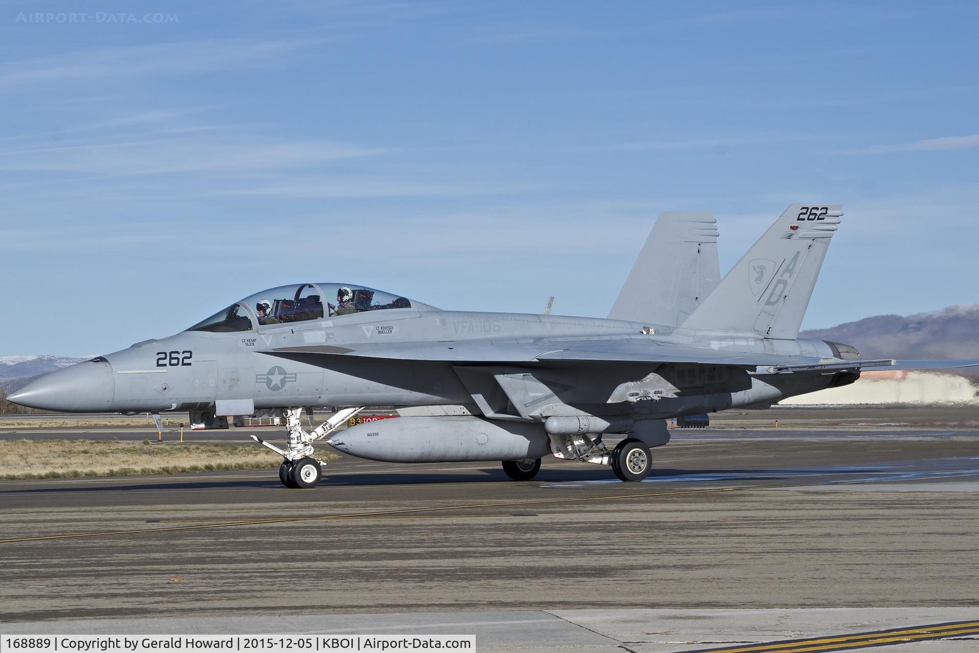 168889, Boeing F/A-18F Super Hornet C/N F270, Taxiing to the south GA ramp. VFA-106 