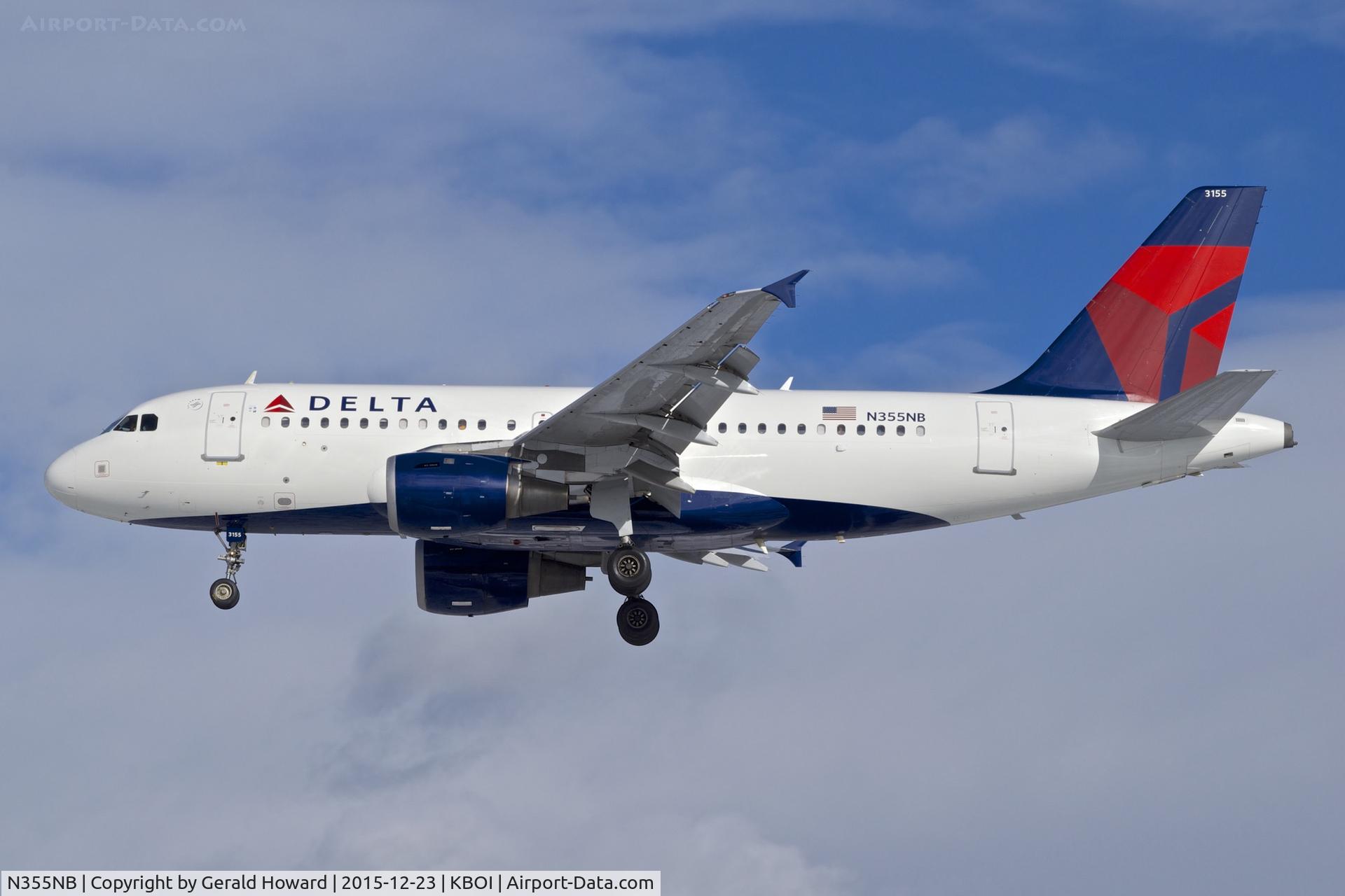 N355NB, 2002 Airbus A319-114 C/N 1839, Landing RWY 28R.