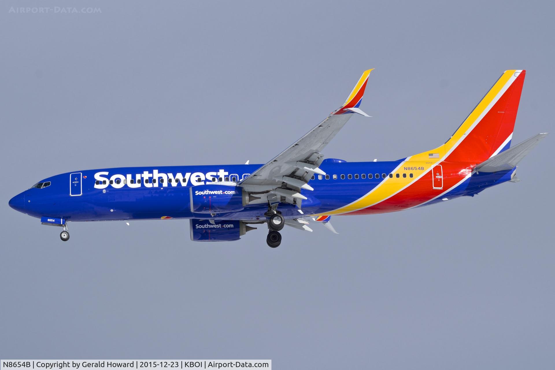N8654B, 2014 Boeing 737-8H4 C/N 37045, Landing RWY 28R.
