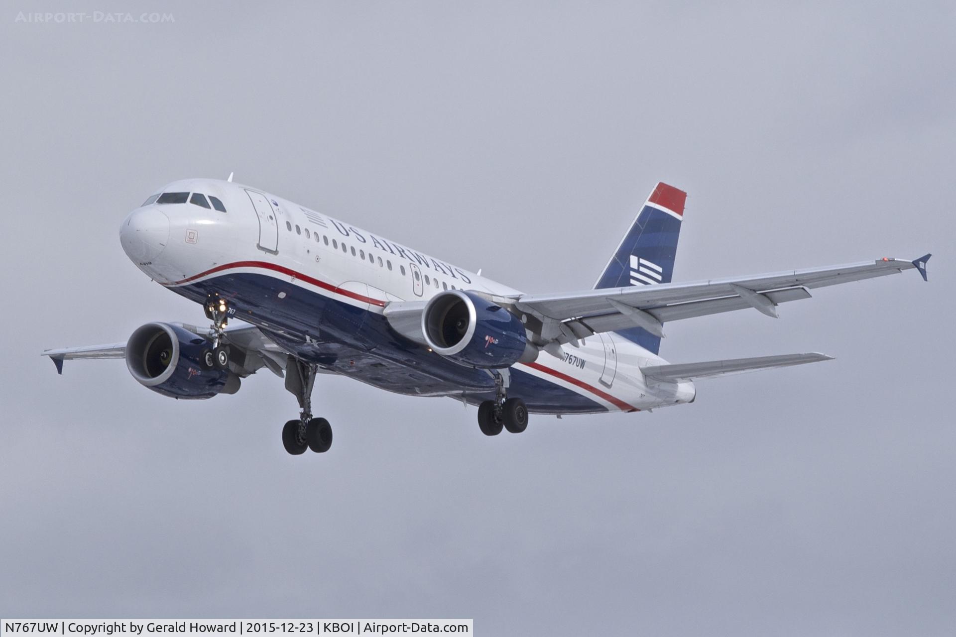 N767UW, 2000 Airbus A319-112 C/N 1382, Landing RWY 28R.