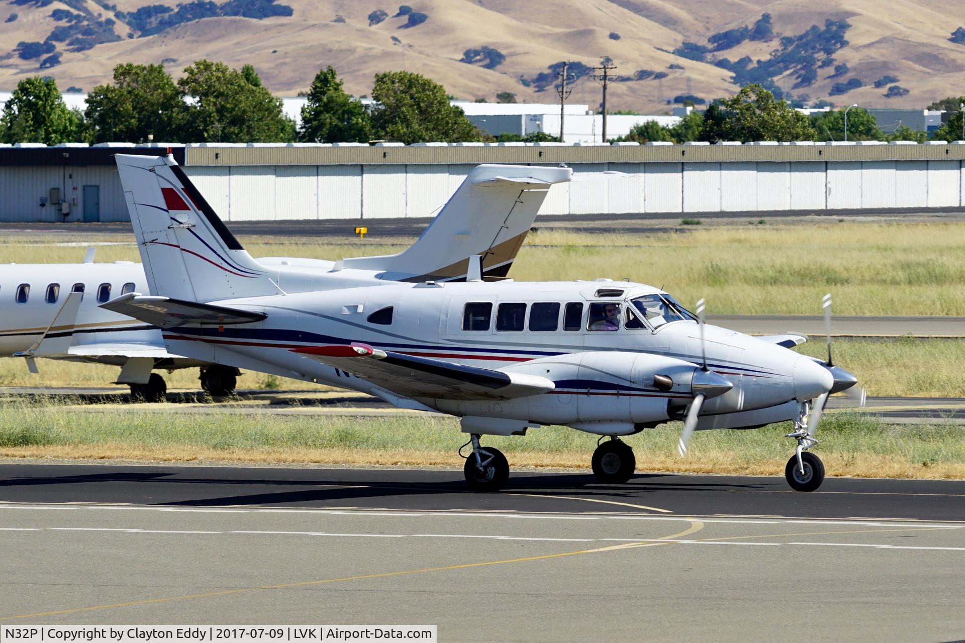 N32P, 1967 Beech U-21A Ute C/N LM-31, Livermore Airport California. 2017.