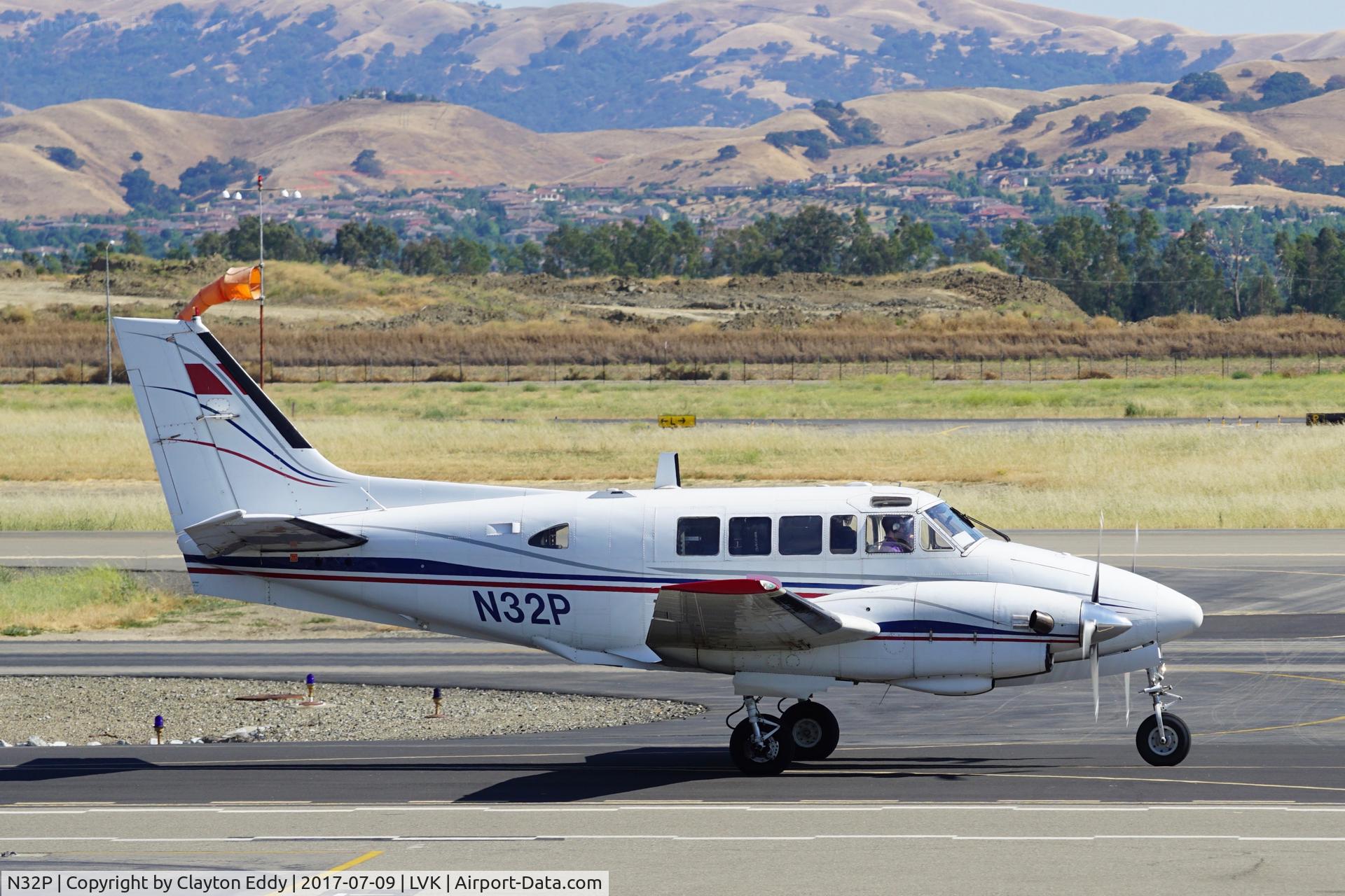 N32P, 1967 Beech U-21A Ute C/N LM-31, Livermore Airport California. 2017.