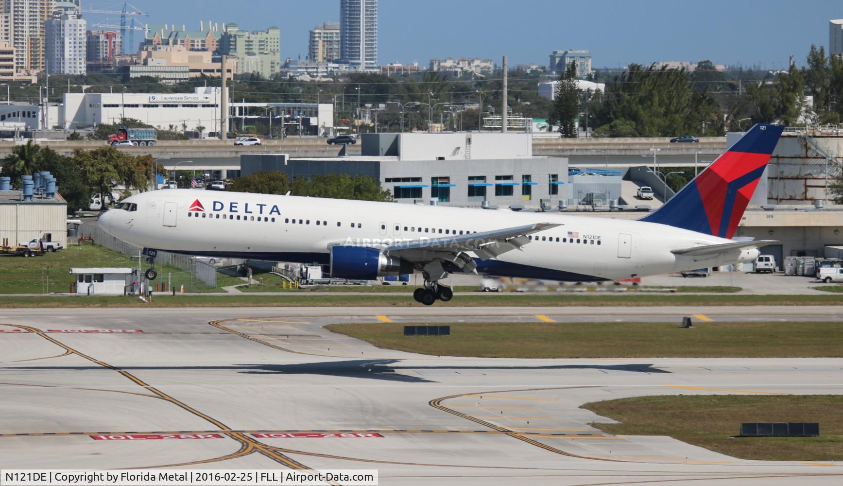N121DE, 1987 Boeing 767-332 C/N 23435, Delta