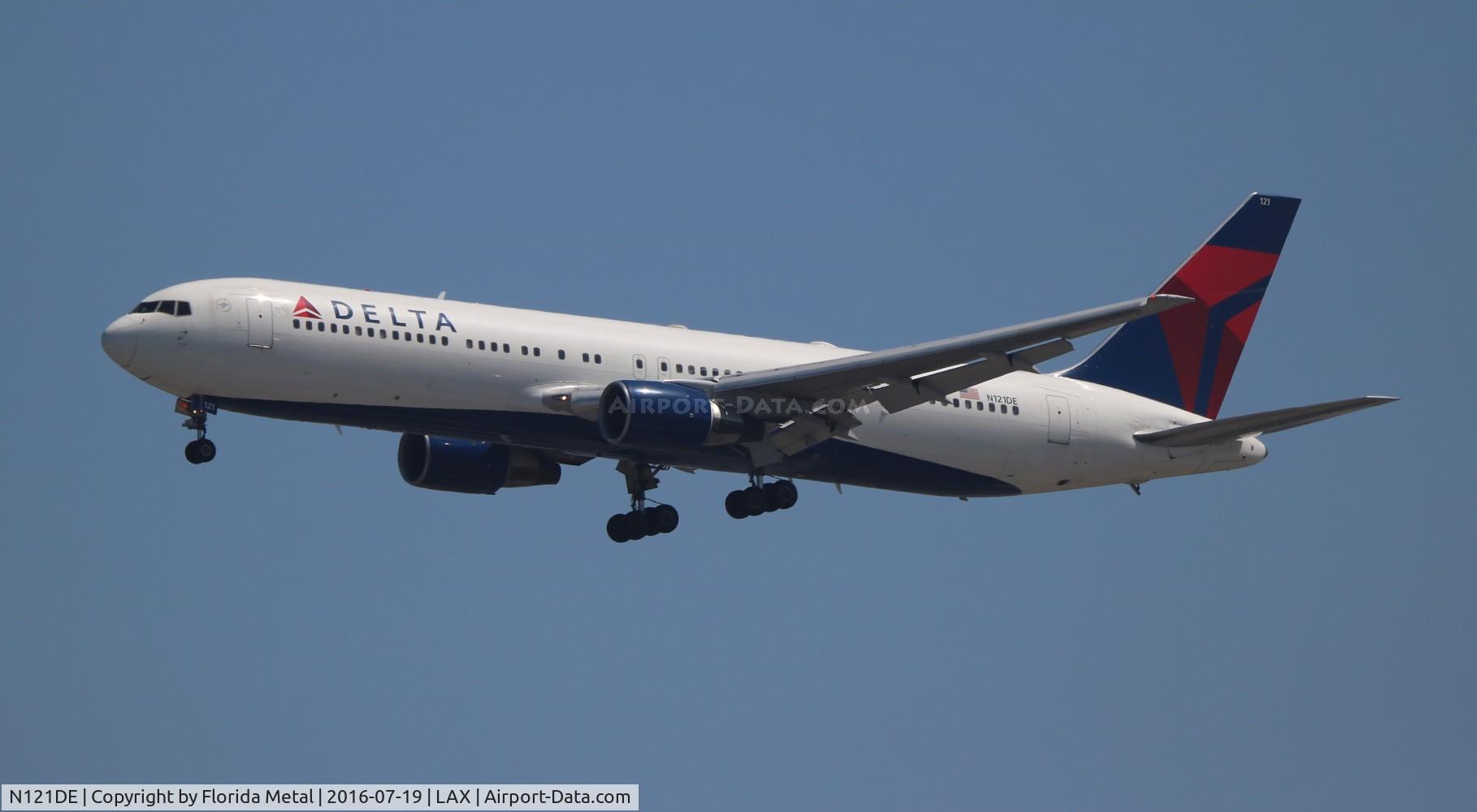 N121DE, 1987 Boeing 767-332 C/N 23435, Delta