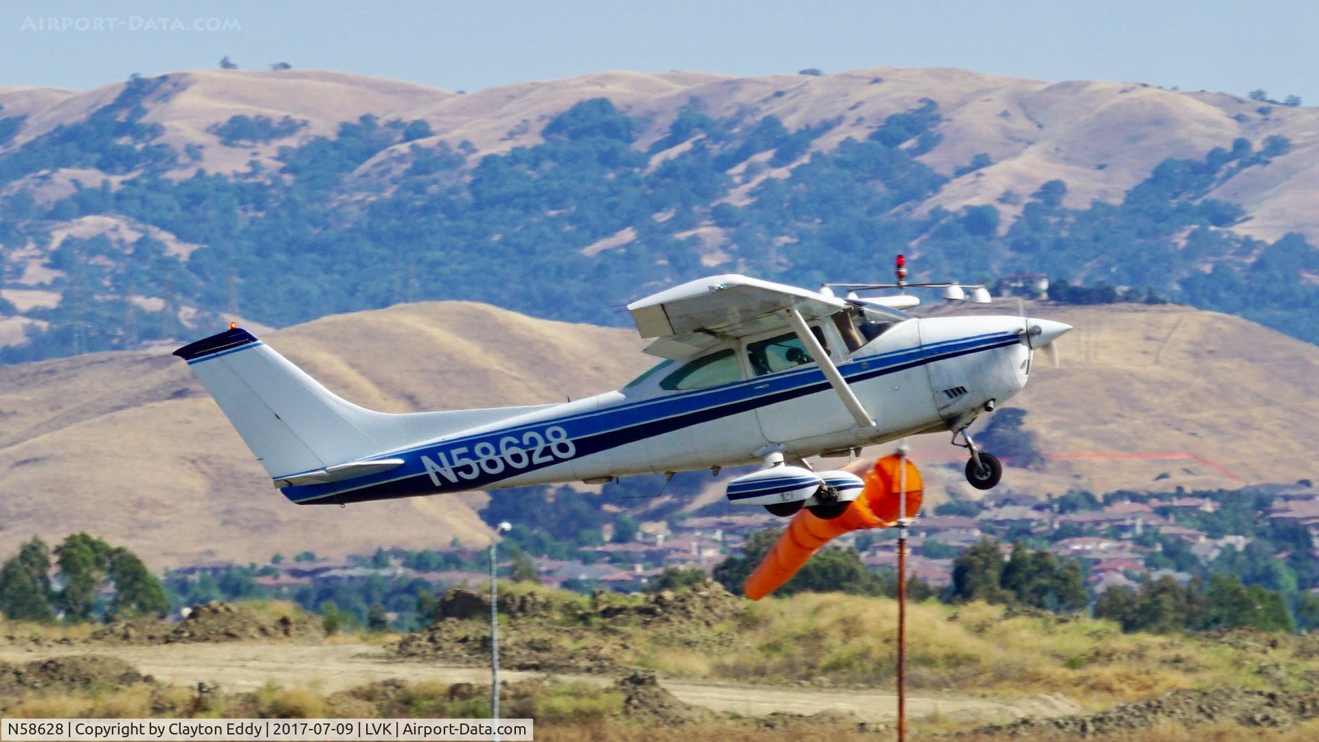 N58628, 1973 Cessna 182P Skylane C/N 18262186, Livermore Airport California. 2017.