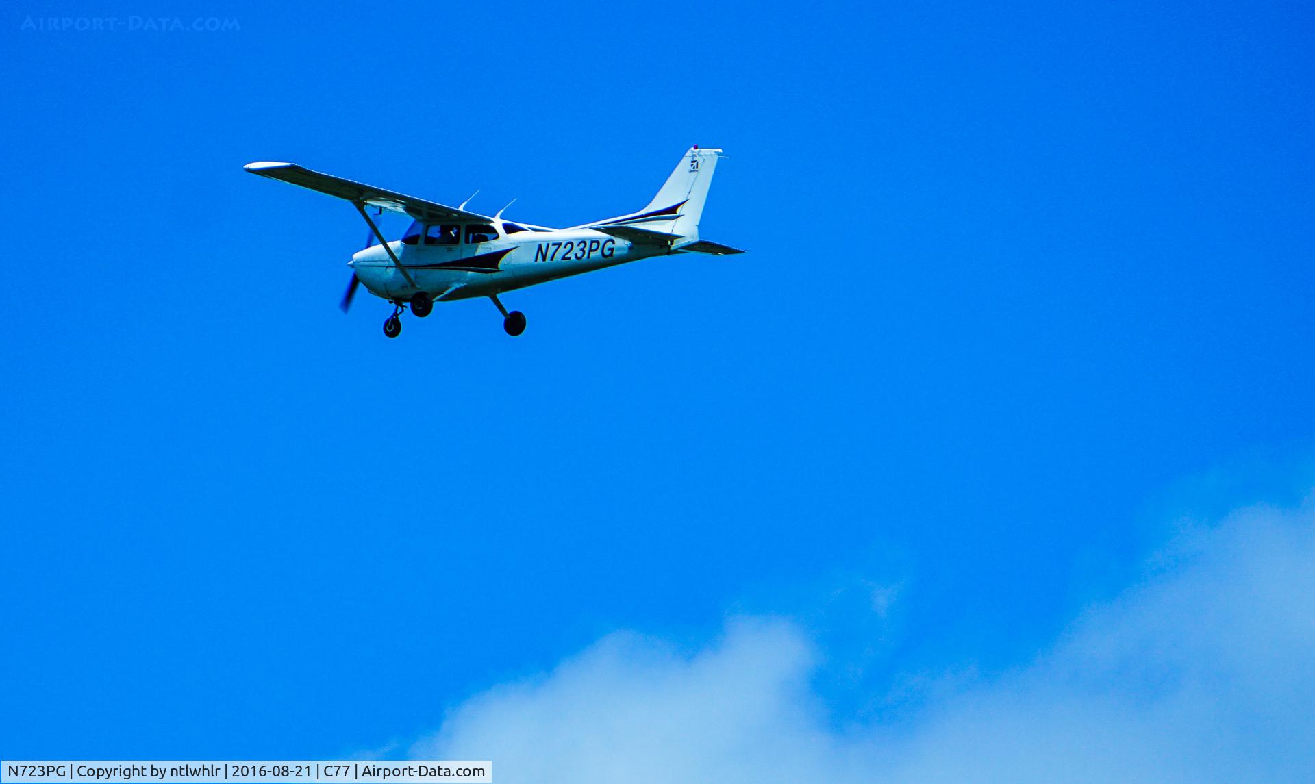 N723PG, 1998 Cessna 172R C/N 17280675, In Flight at the Poplar Grove Pancake Breakfast Fly In.