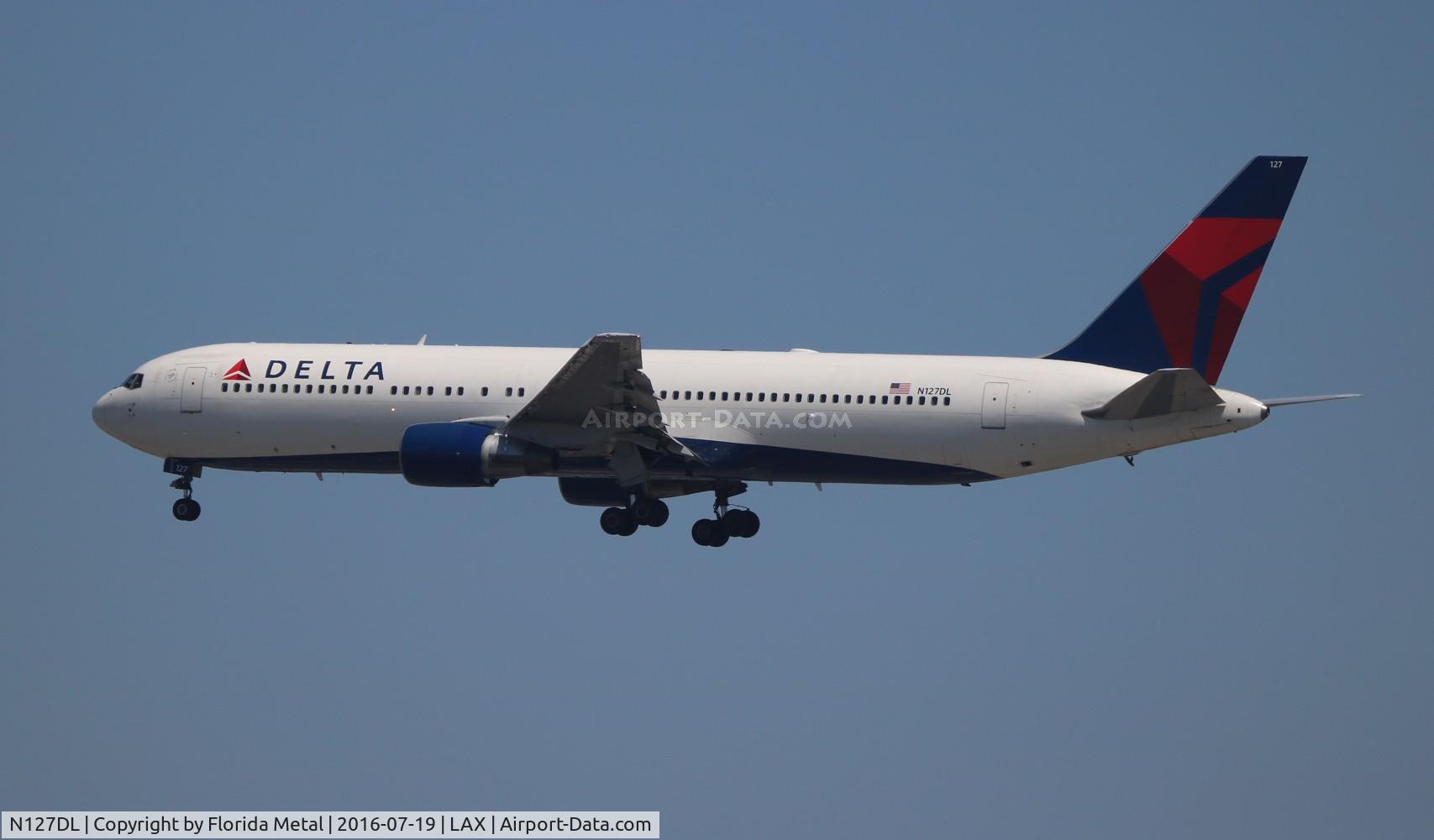N127DL, 1988 Boeing 767-332 C/N 24077, Delta