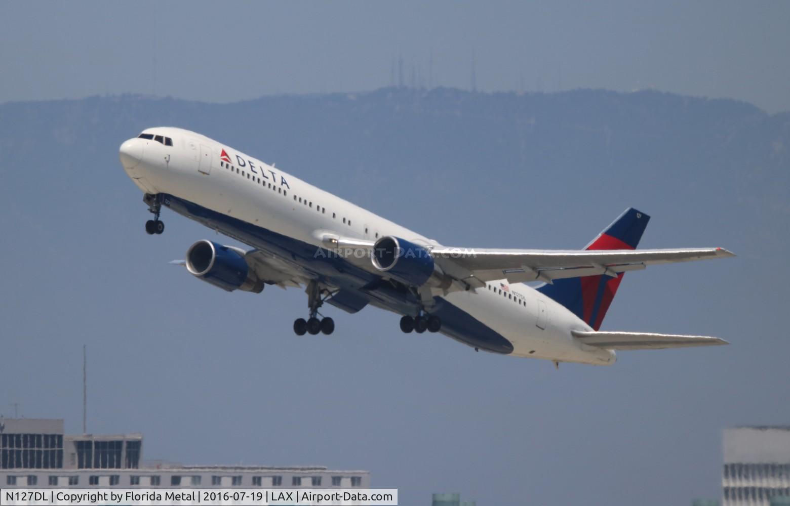 N127DL, 1988 Boeing 767-332 C/N 24077, Delta