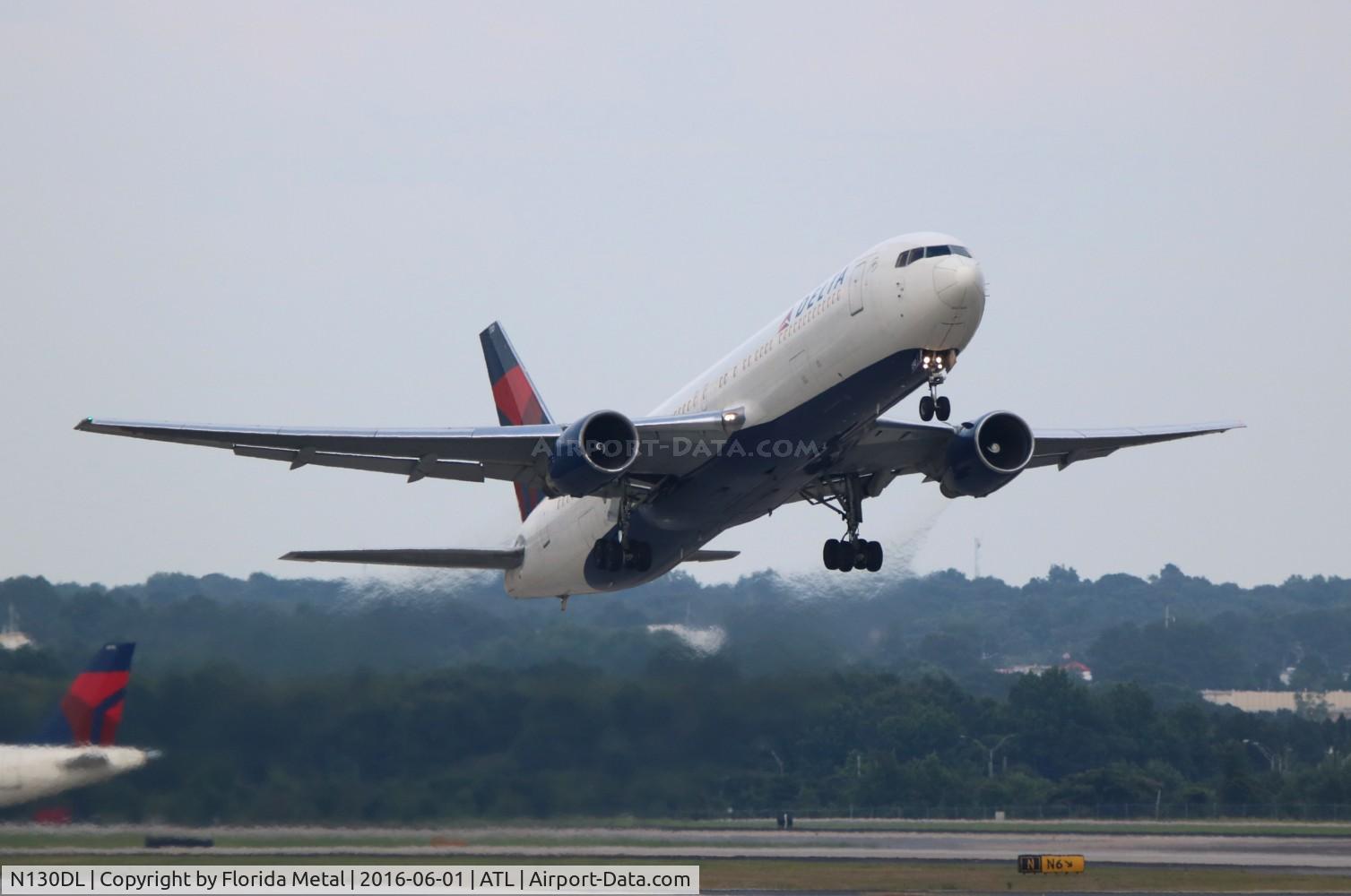 N130DL, 1988 Boeing 767-332 C/N 24080, Delta