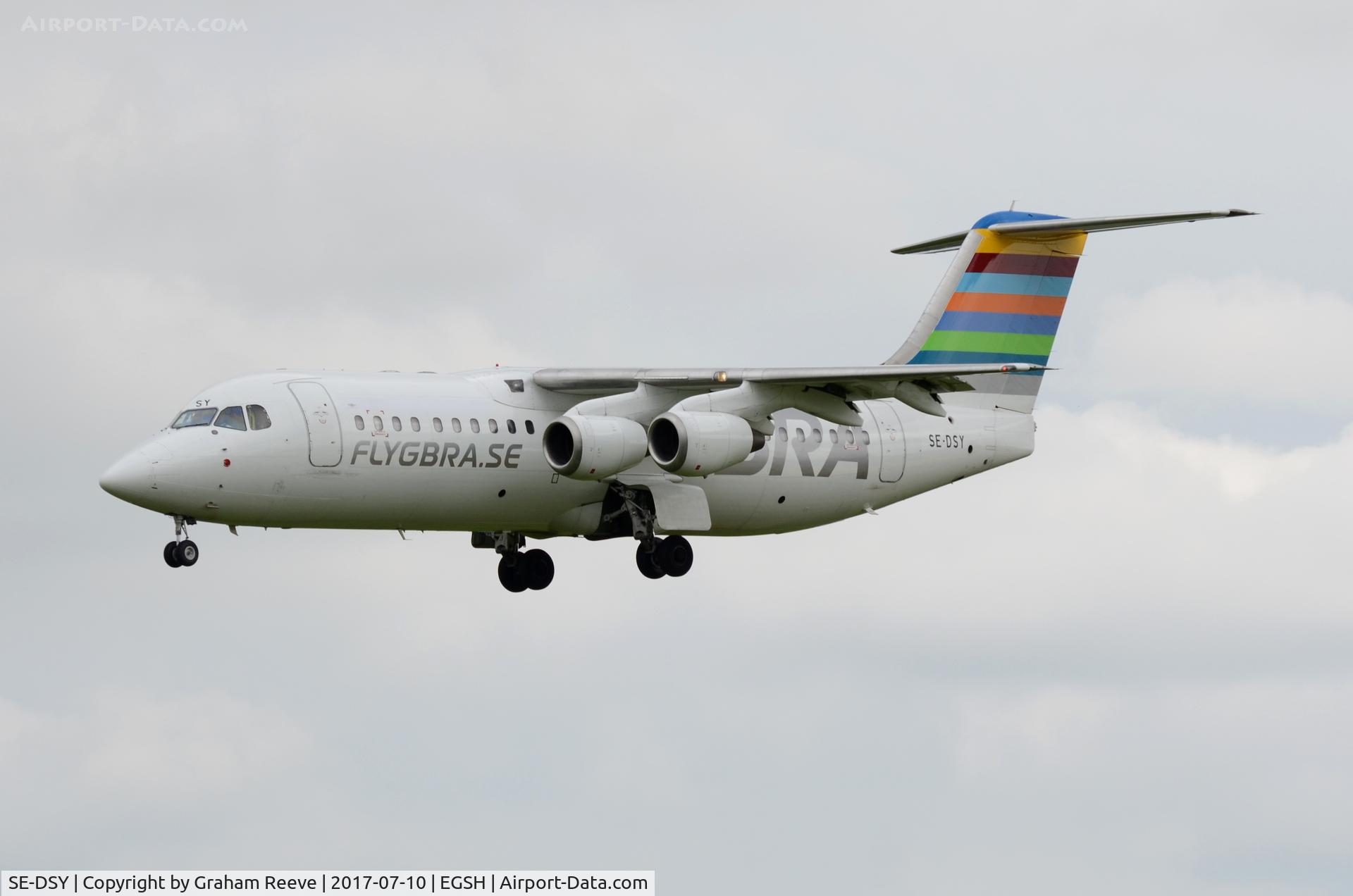 SE-DSY, 1995 British Aerospace Avro 146-RJ100 C/N E3263, Landing at Norwich.