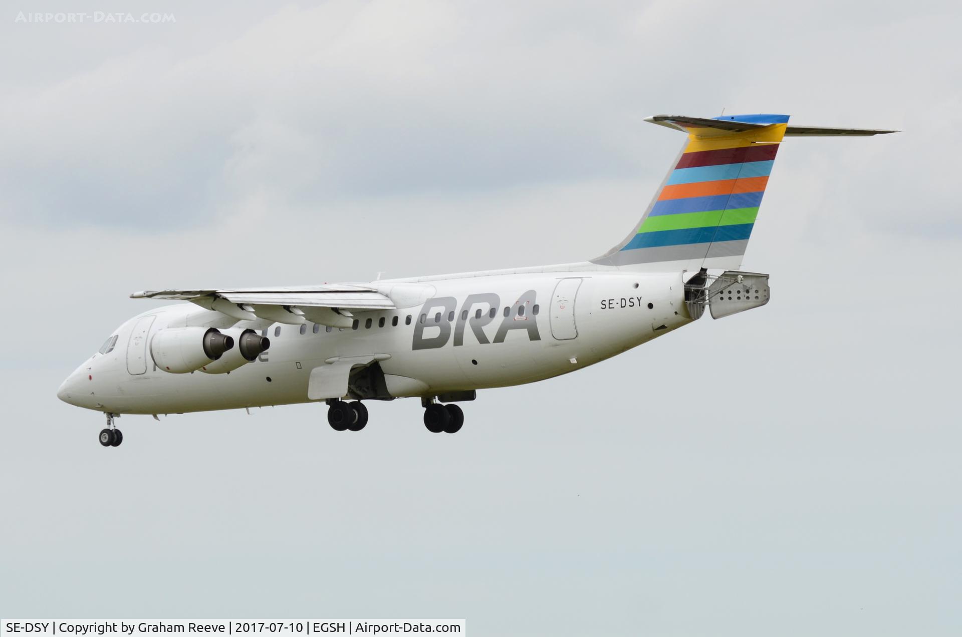 SE-DSY, 1995 British Aerospace Avro 146-RJ100 C/N E3263, Landing at Norwich.