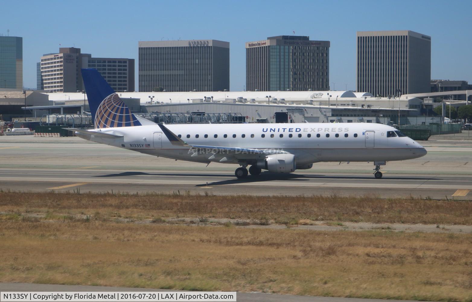 N133SY, 2015 Embraer 175LR (ERJ-170-200LR) C/N 17000452, United Express