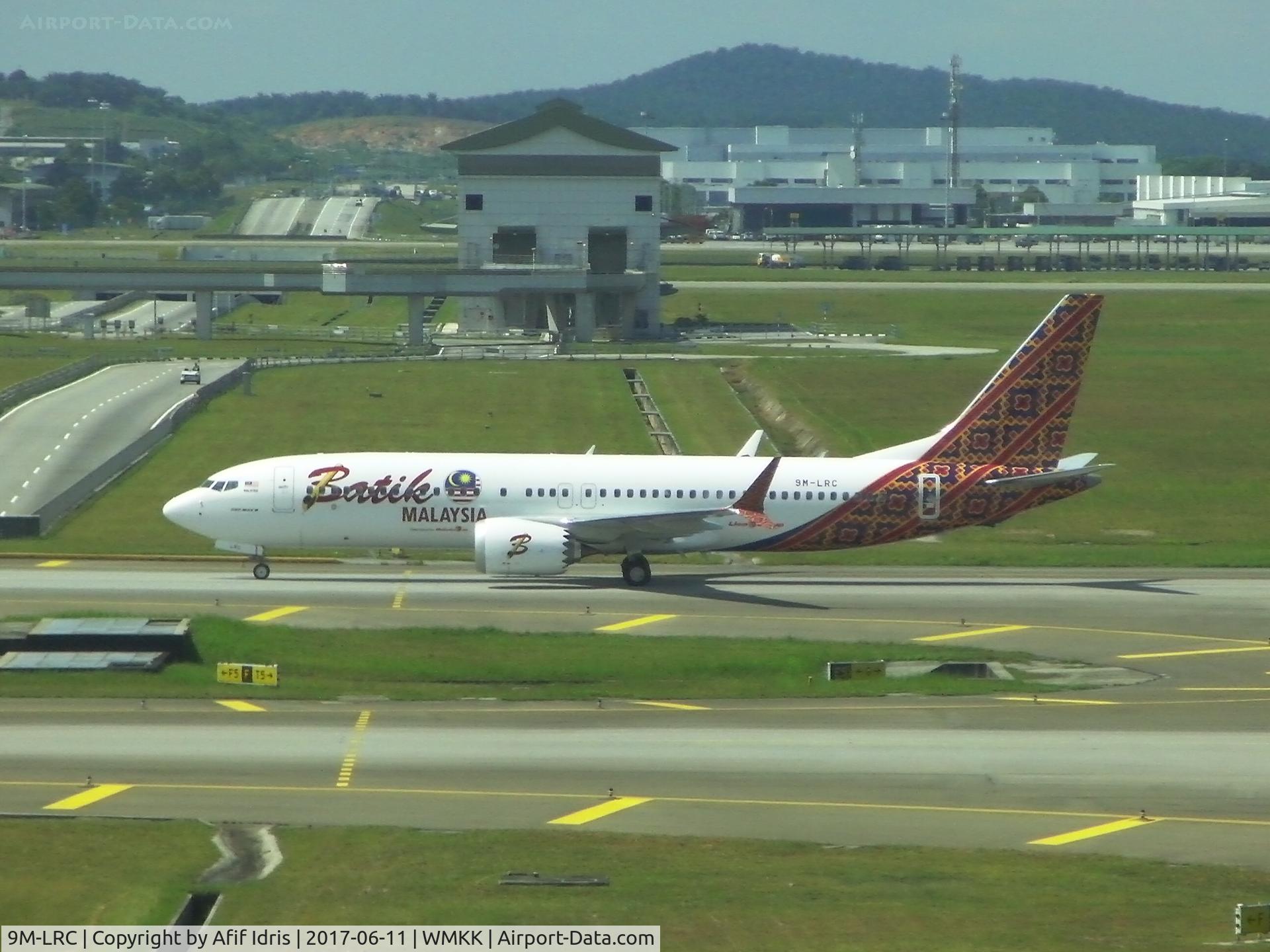 9M-LRC, 2017 Boeing 737-8 C/N 42985, Malindo Air (Batik Air Malaysia) first Boeing 737 MAX 8.
Taken from Anjung Tinjau.