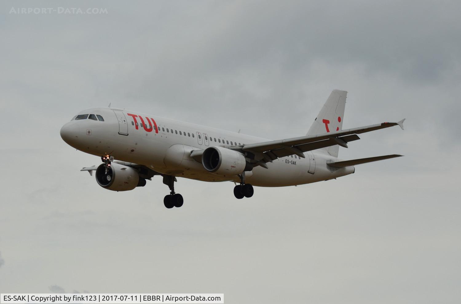 ES-SAK, 1998 Airbus A320-214 C/N 888, TUI BELGIUM LANDING