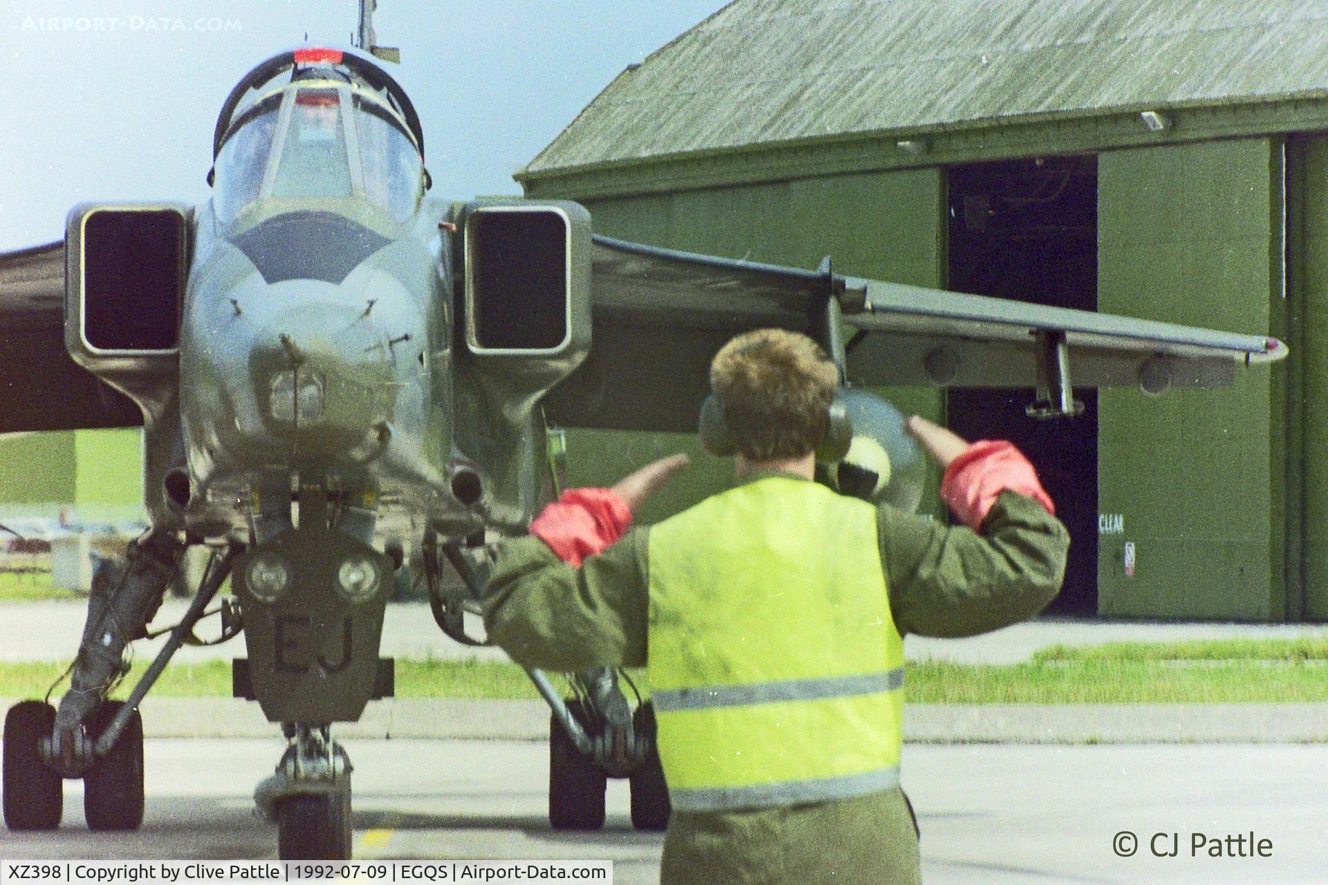 XZ398, 1977 Sepecat Jaguar GR.1A C/N S163, Arrival action at RAF Lossiemouth