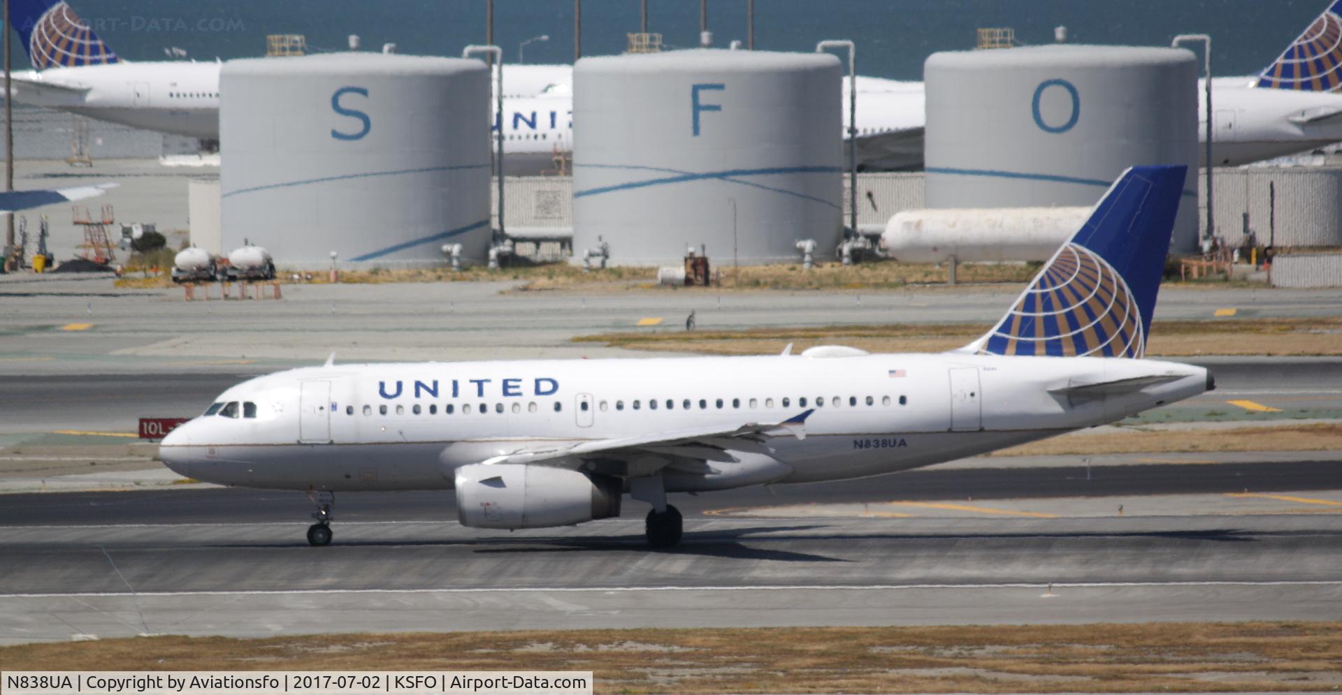 N838UA, 2001 Airbus A319-131 C/N 1477, United Airlines A319 taxing off 28L