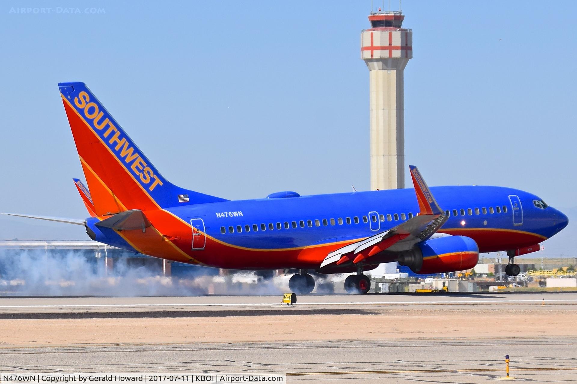 N476WN, 2004 Boeing 737-7H4 C/N 32475, Touch down on RWY 28R.