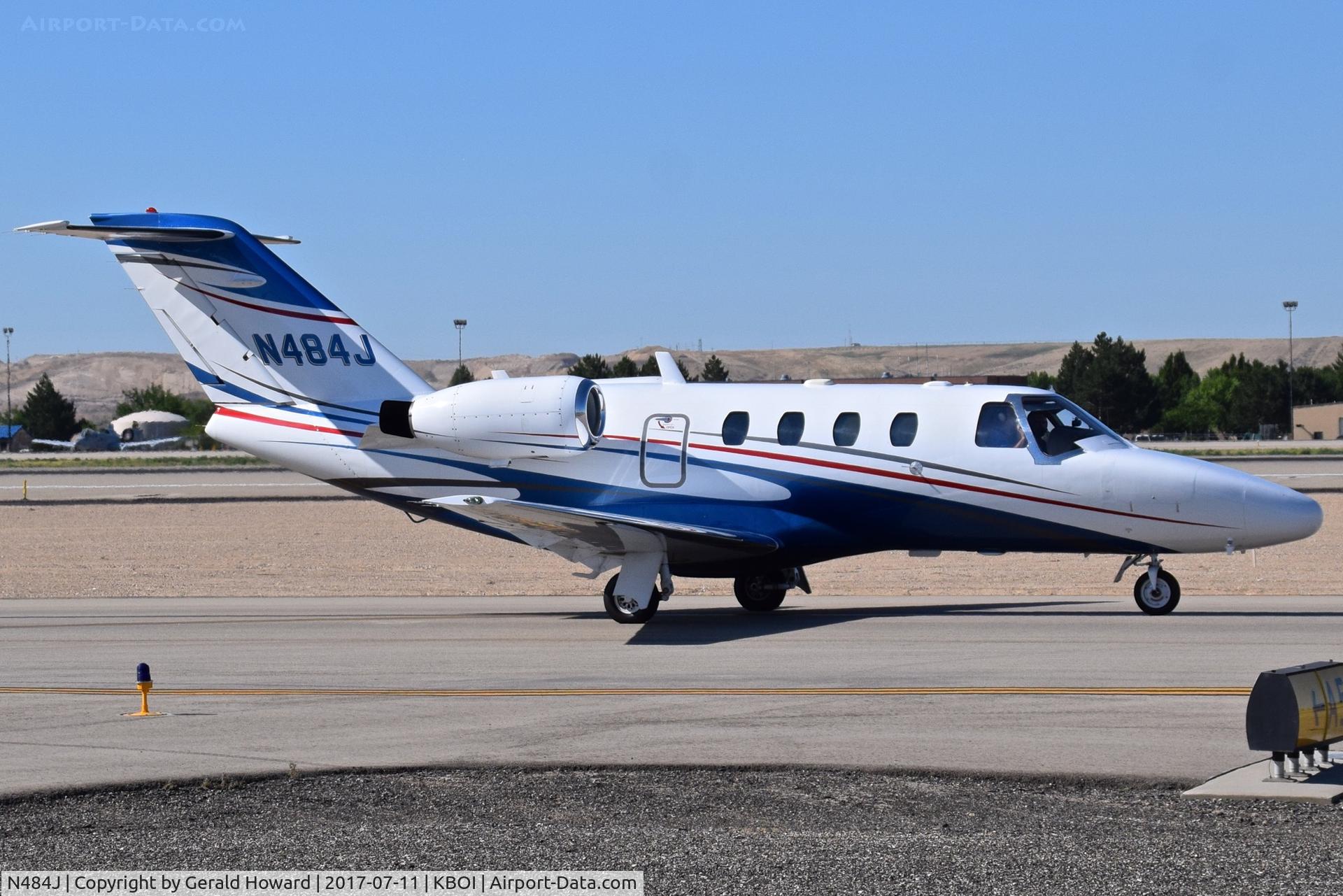 N484J, 1994 Cessna 525 CitationJet CJ1 C/N 525-0048, Taxiing on Alpha.