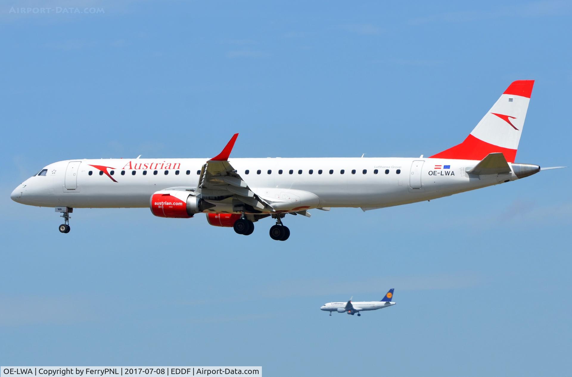 OE-LWA, 2009 Embraer 190LR (ERJ-190-200LR) C/N 19000314, Austrian ERJ195 arriving