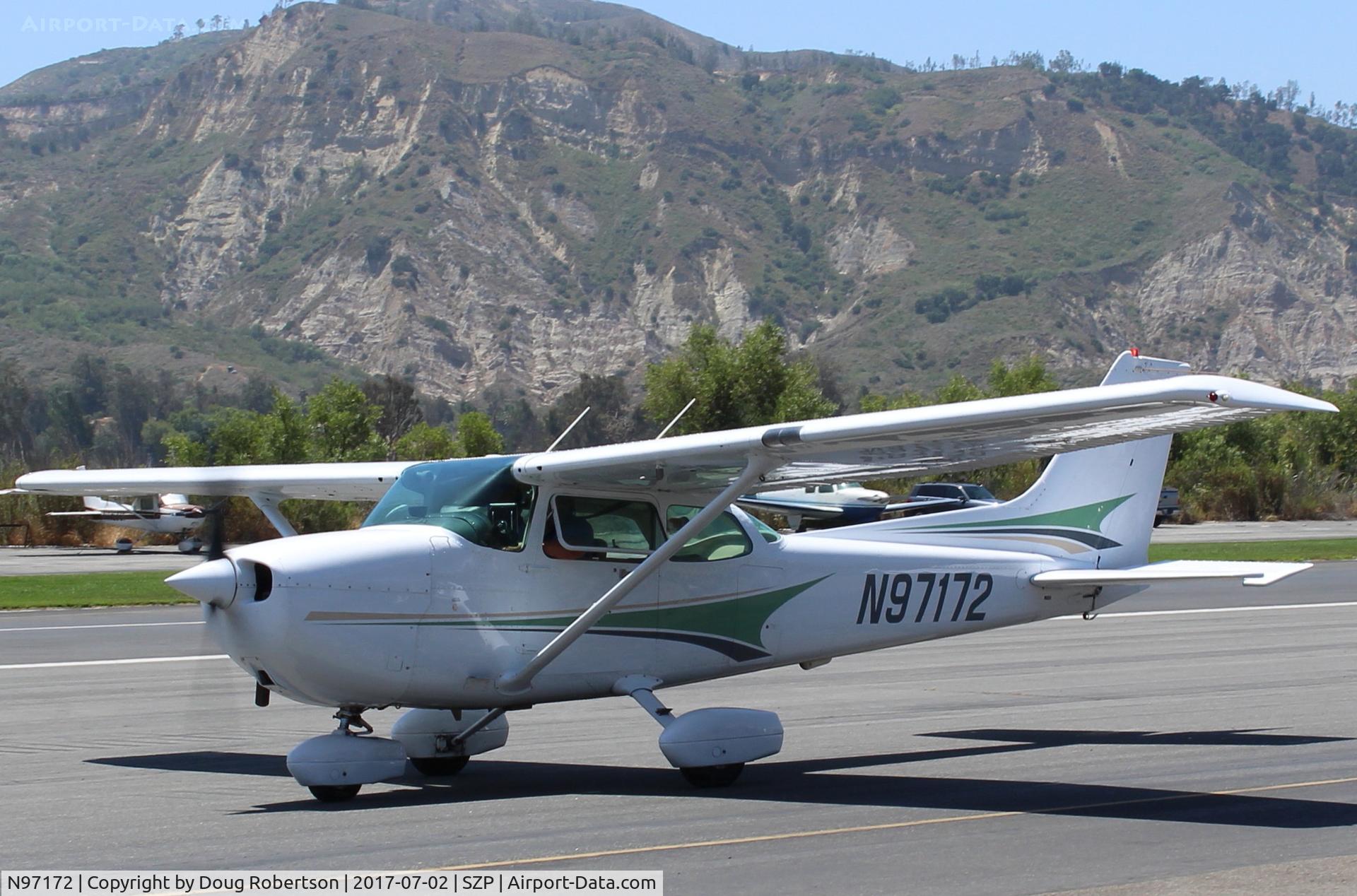 N97172, 1984 Cessna 172P C/N 17276162, 1984 Cessna 172P SKYHAWK, Lycoming O-320-D2J 160 Hp, taxi to Rwy 22