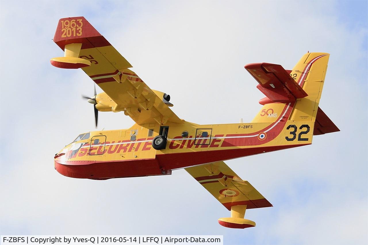 F-ZBFS, Canadair CL-215-6B11 CL-415 C/N 2001, Canadair CL-415, On display, La Ferté-Alais airfield (LFFQ) Air show 2016