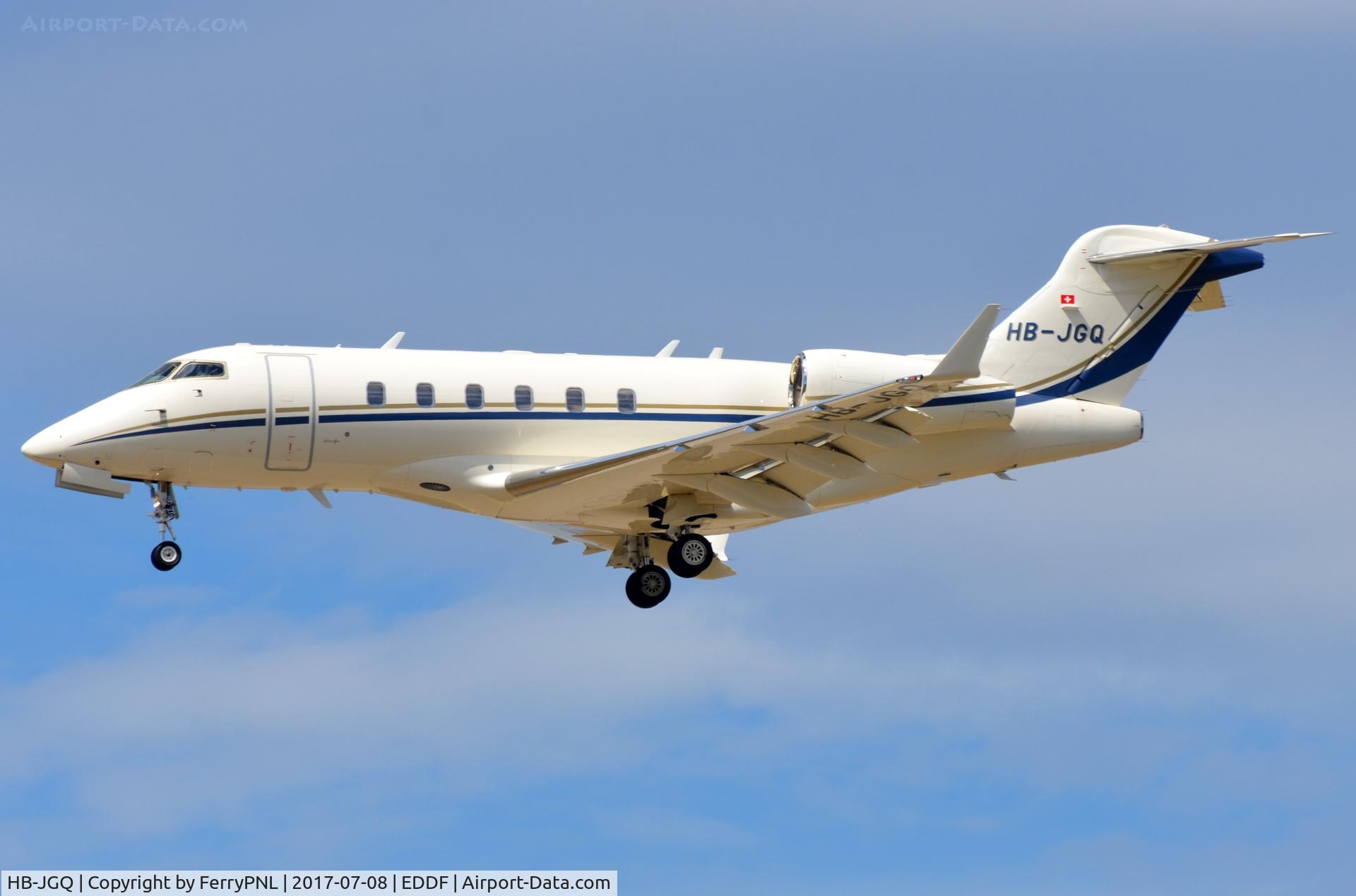 HB-JGQ, 2008 Bombardier Challenger 300 (BD-100-1A10) C/N 20237, Execujet Europe CL300 arriving