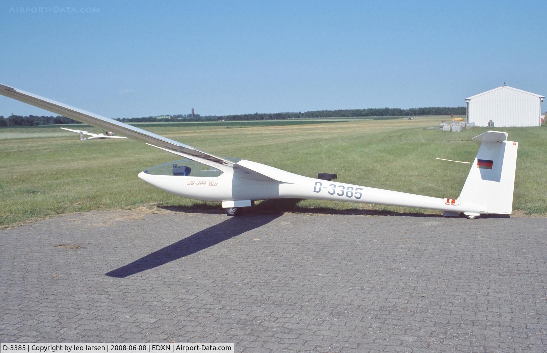 D-3385, Glaser-Dirks DG-300 Elan C/N 3E-188, Nordholz 8.6.2008