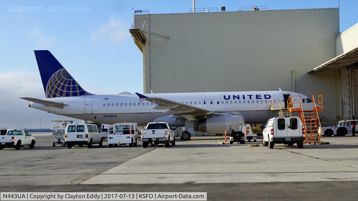 N443UA, 1998 Airbus A320-232 C/N 820, SFO 2017.