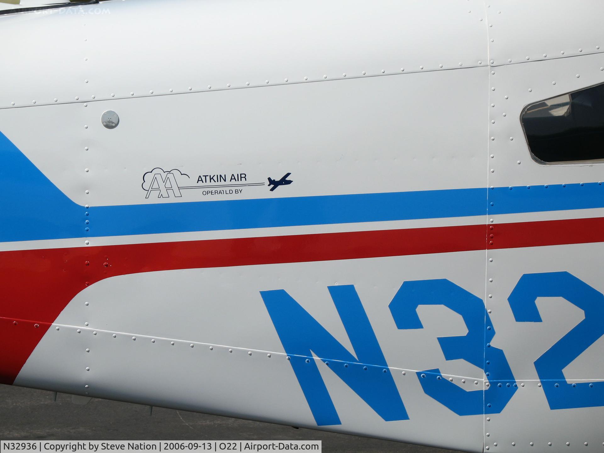 N32936, 1975 Piper PA-34-200T C/N 34-7570067, CLOSE-UP of titles on Atkin Air (Lincoln, CA) 1975 Piper PA-34-200T on visitor's ramp @ Columbia, CA