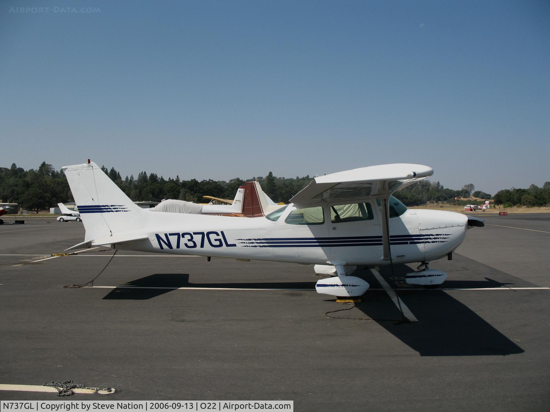 N737GL, 1977 Cessna 172N C/N 17269406, Very sharp locally-based Cessna 172N Skyhawk @ Columbia, CA